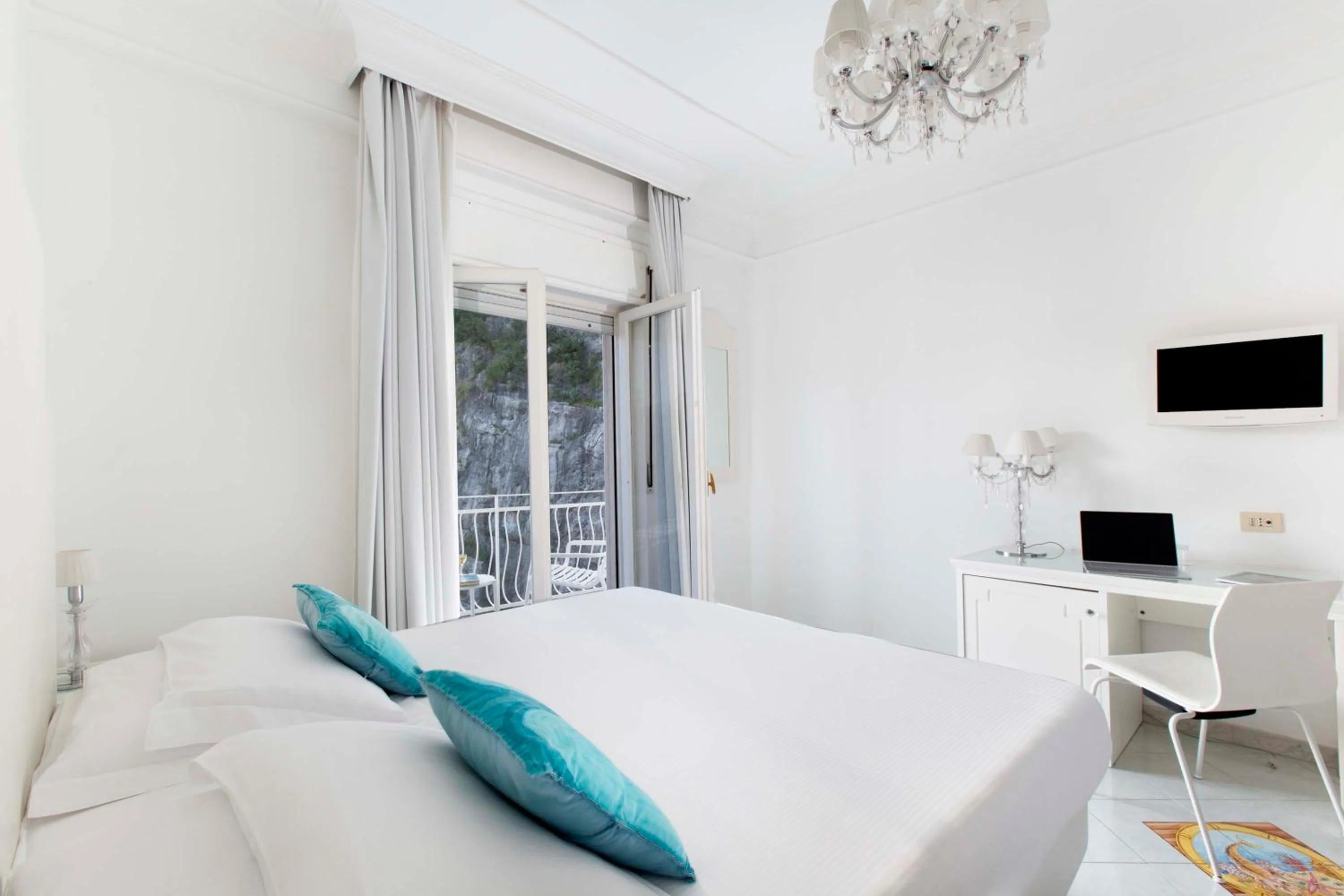 Bedroom, Bed in Hotel Admiral