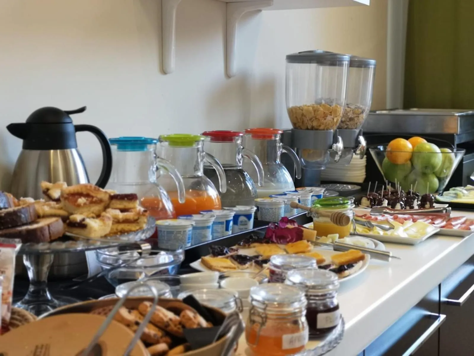 Buffet breakfast in Mia Suites