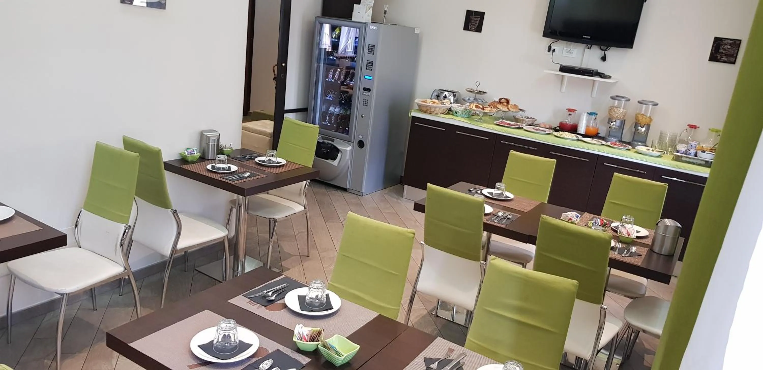 Breakfast in Mia Suites