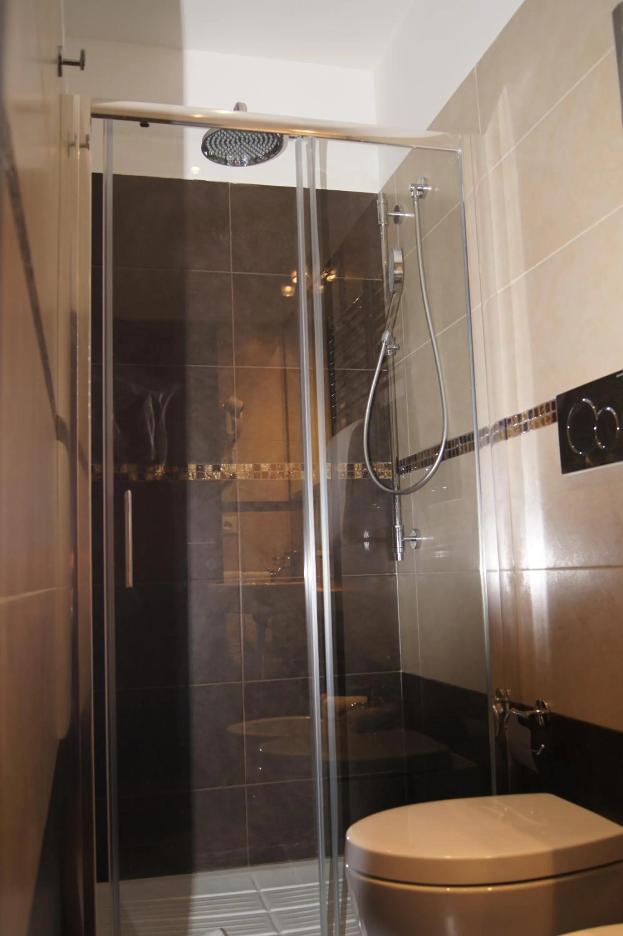 Shower in Mia Suites