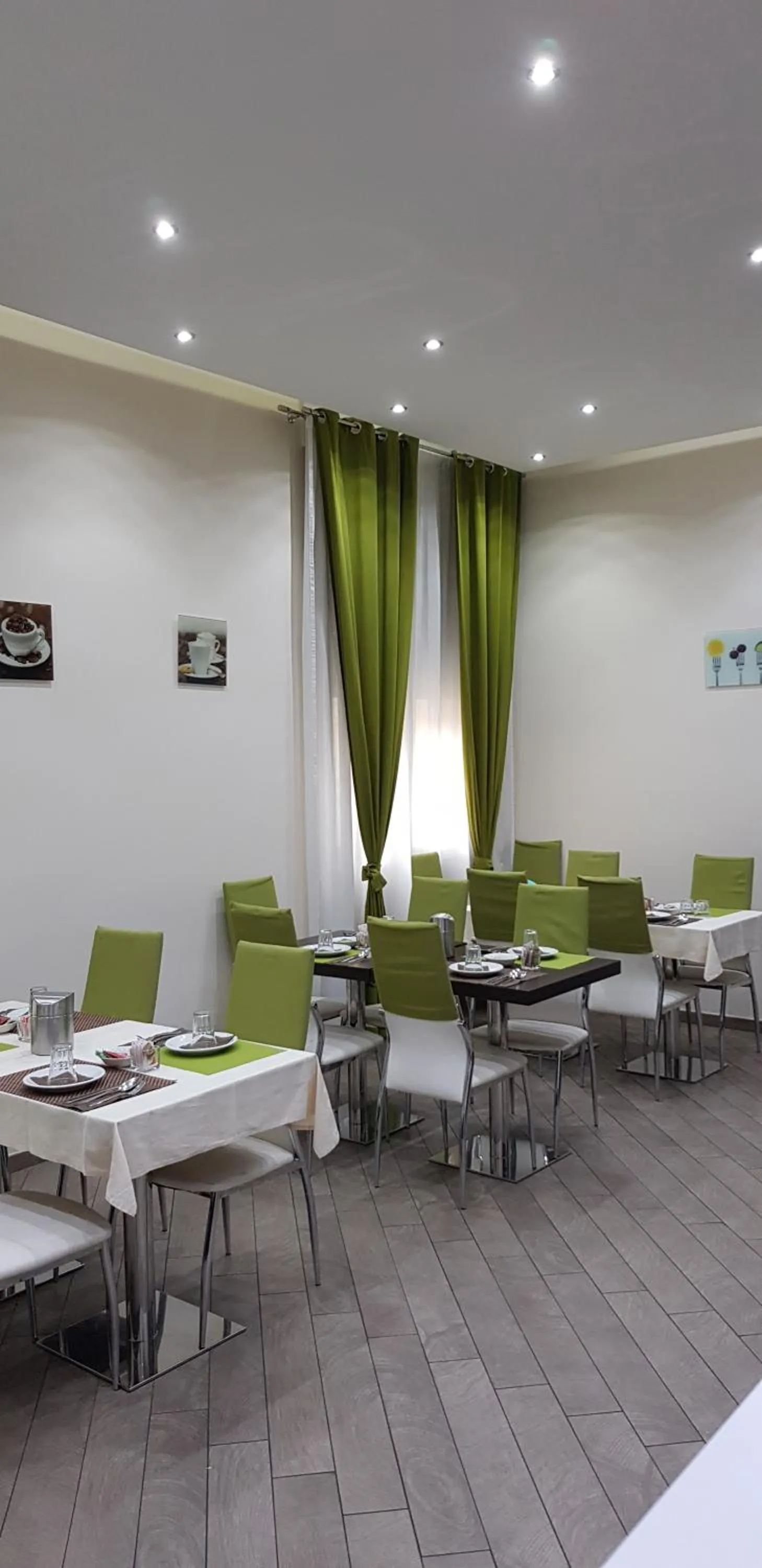 Breakfast in Mia Suites