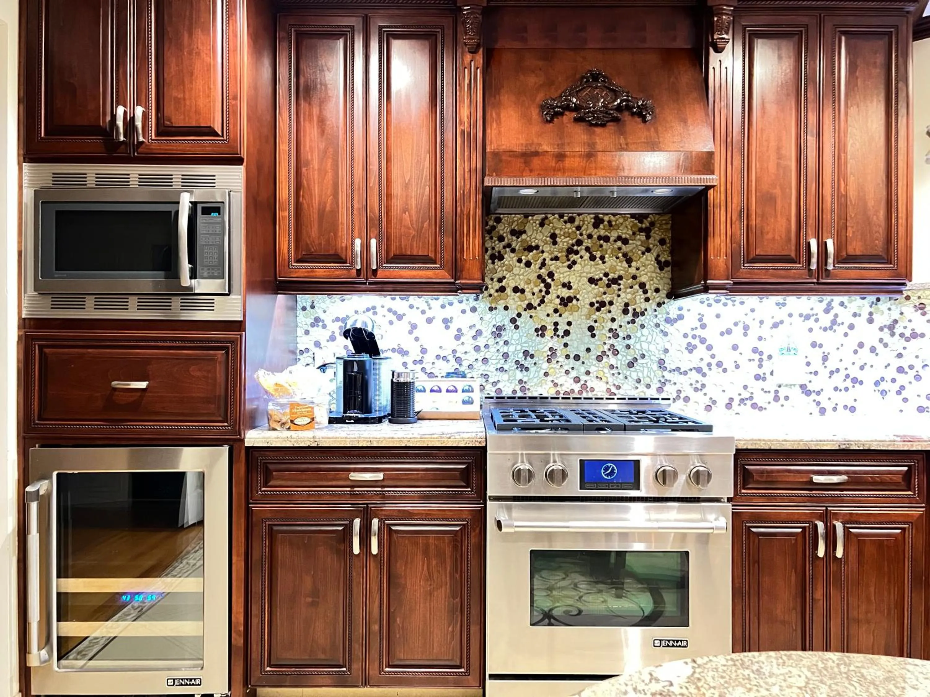 Kitchen or kitchenette in NoHo Luxury Oasis I saltwater pool-spa I sleeps up to 8 I 15 mins from Hollywood