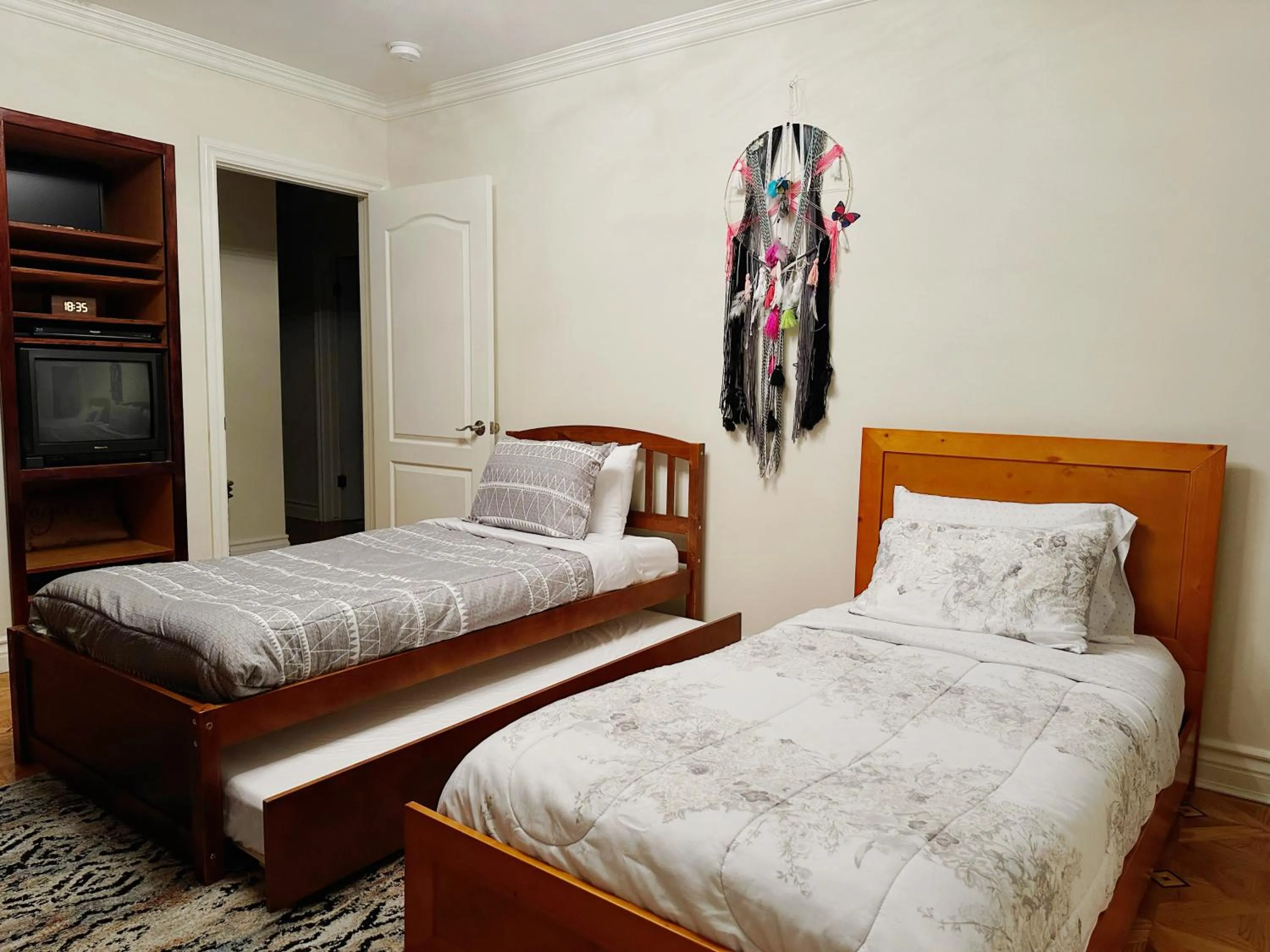 Bed in NoHo Luxury Oasis I saltwater pool-spa I sleeps up to 8 I 15 mins from Hollywood