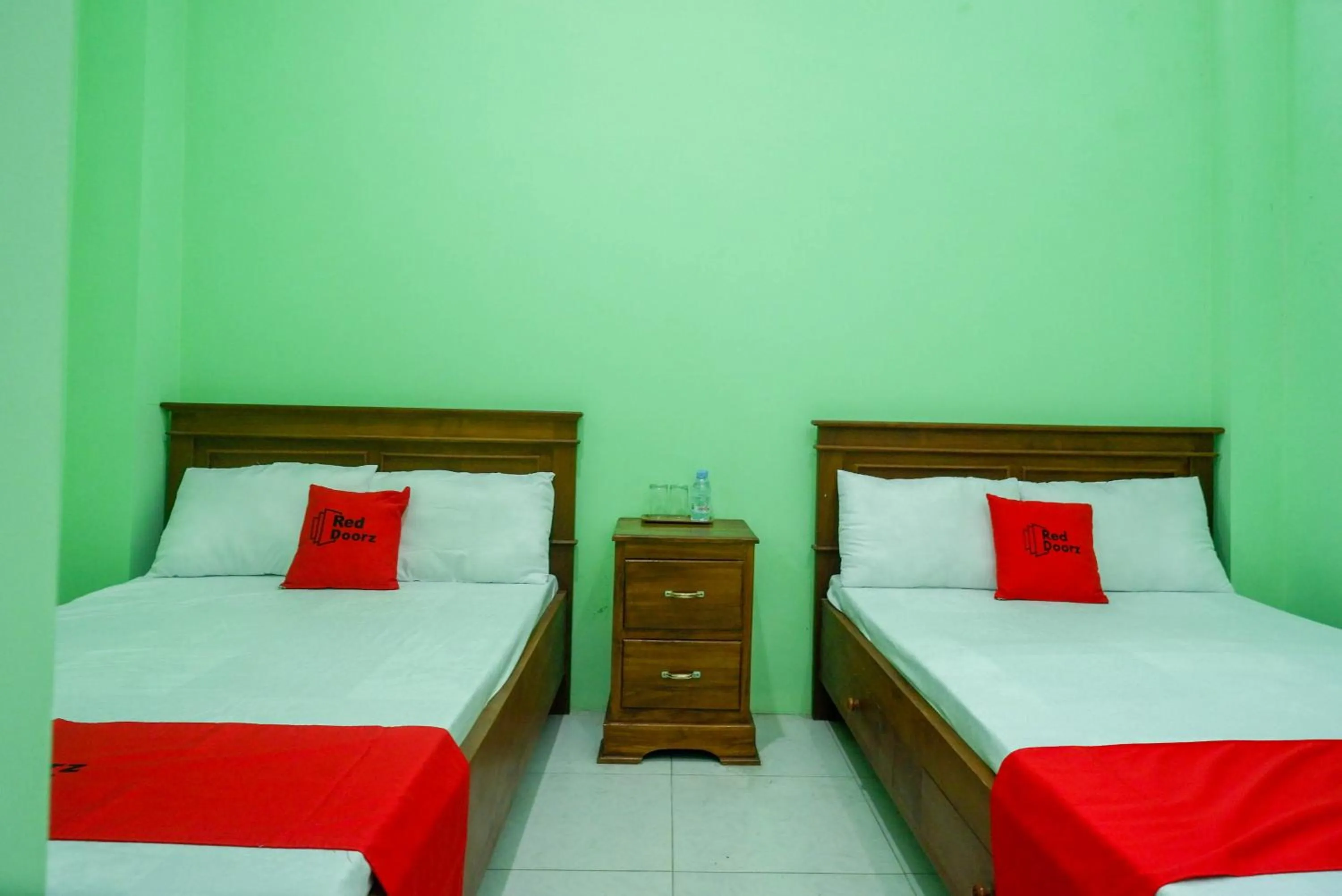 Bed in RedDoorz Syariah near Monumen Jogja Kembali