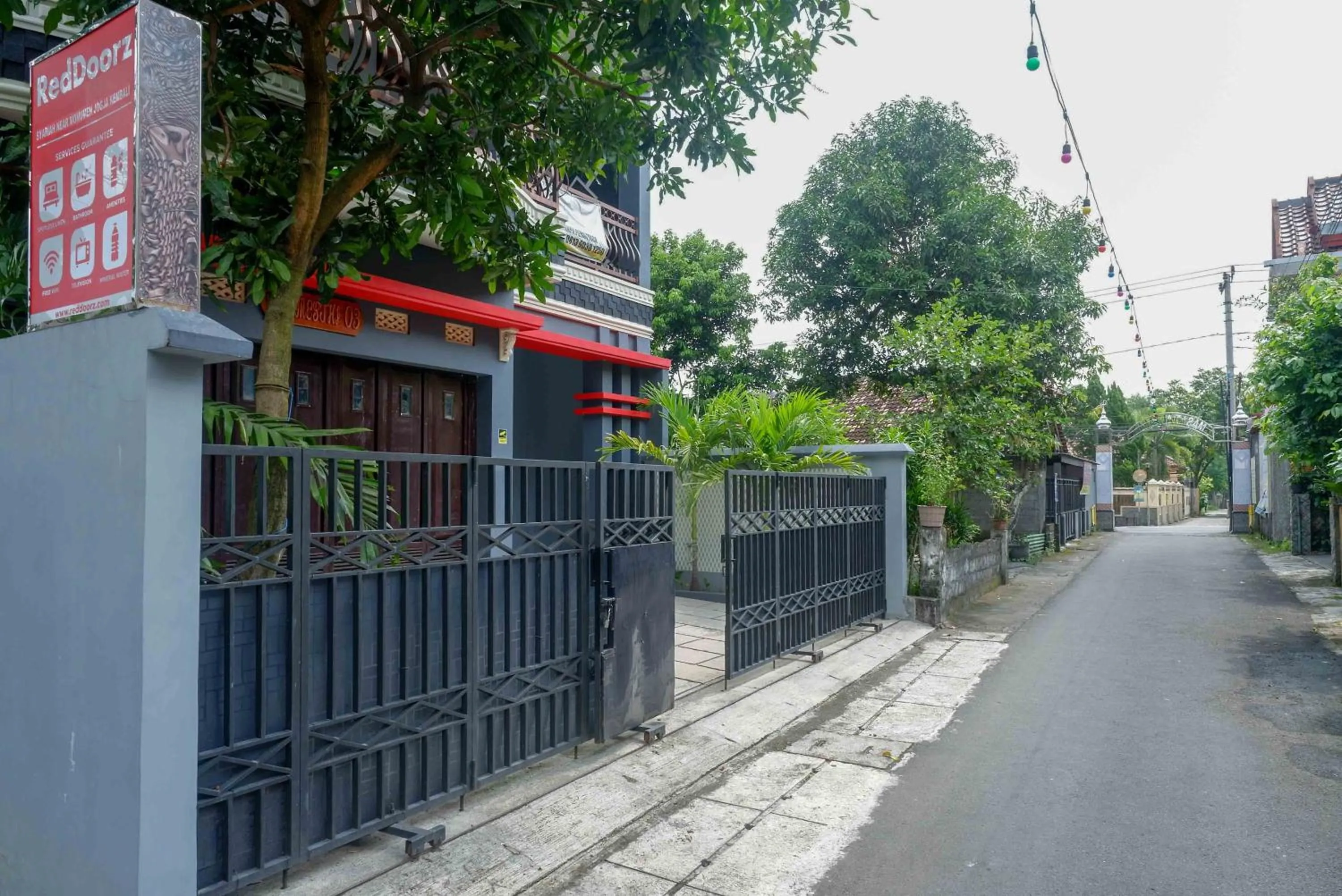 RedDoorz Syariah near Monumen Jogja Kembali