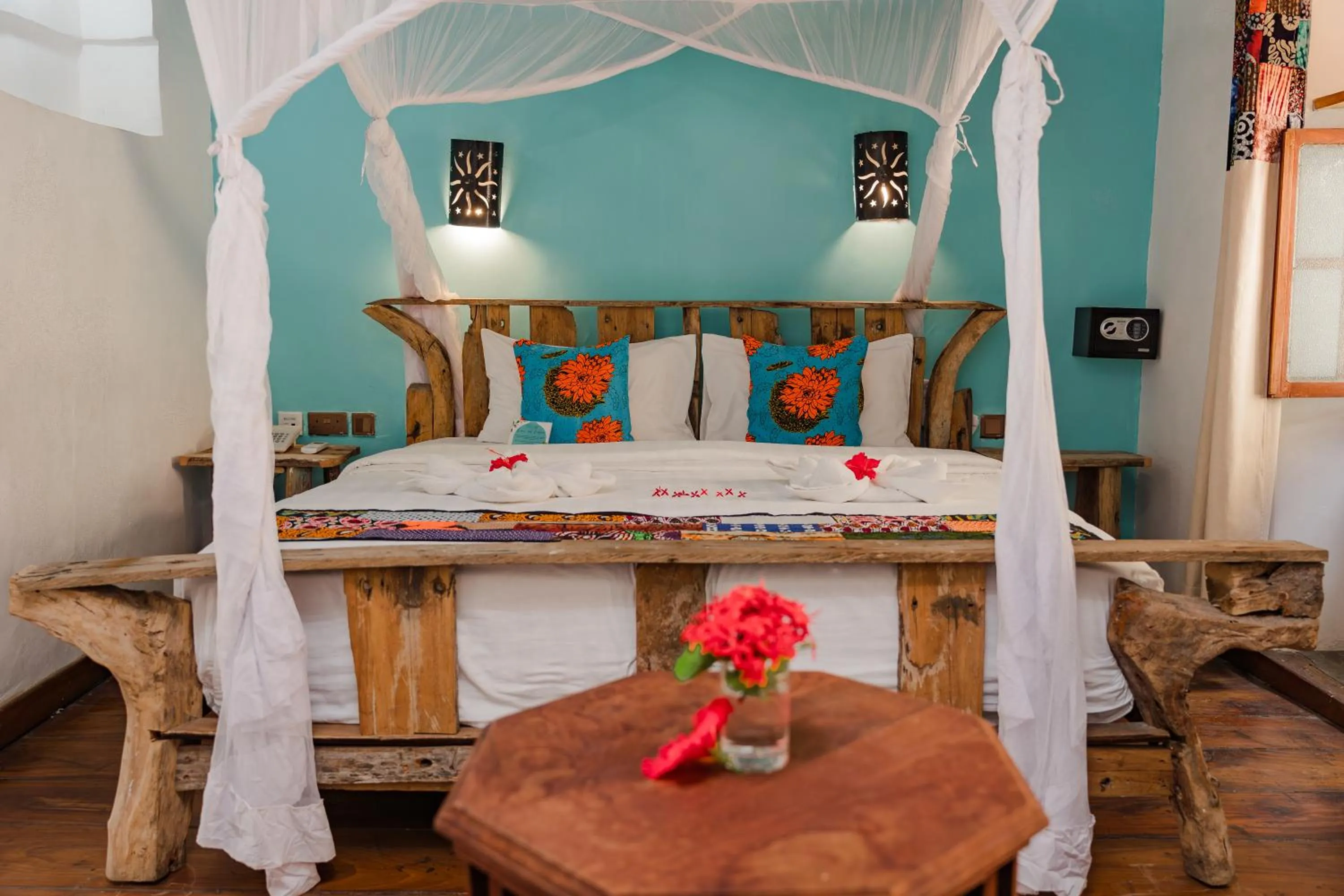 Bed in Emerald Palm Courtyard Hotel