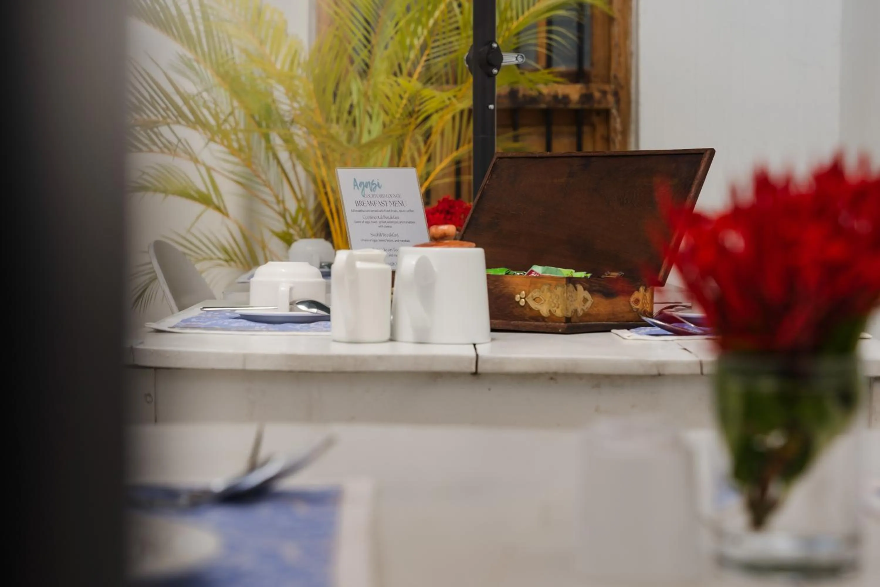 Restaurant/places to eat in Emerald Palm Courtyard Hotel