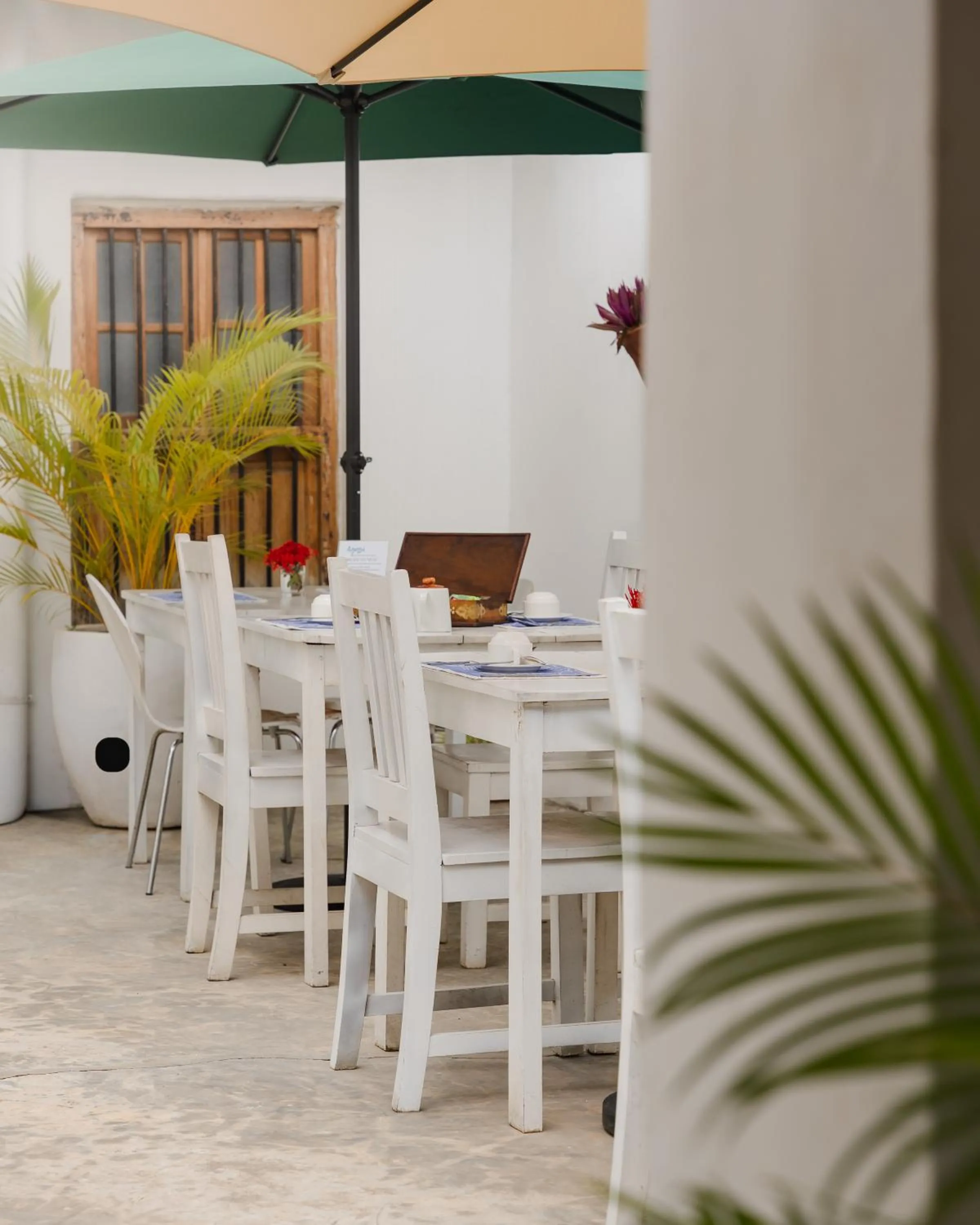 Emerald Palm Courtyard Hotel