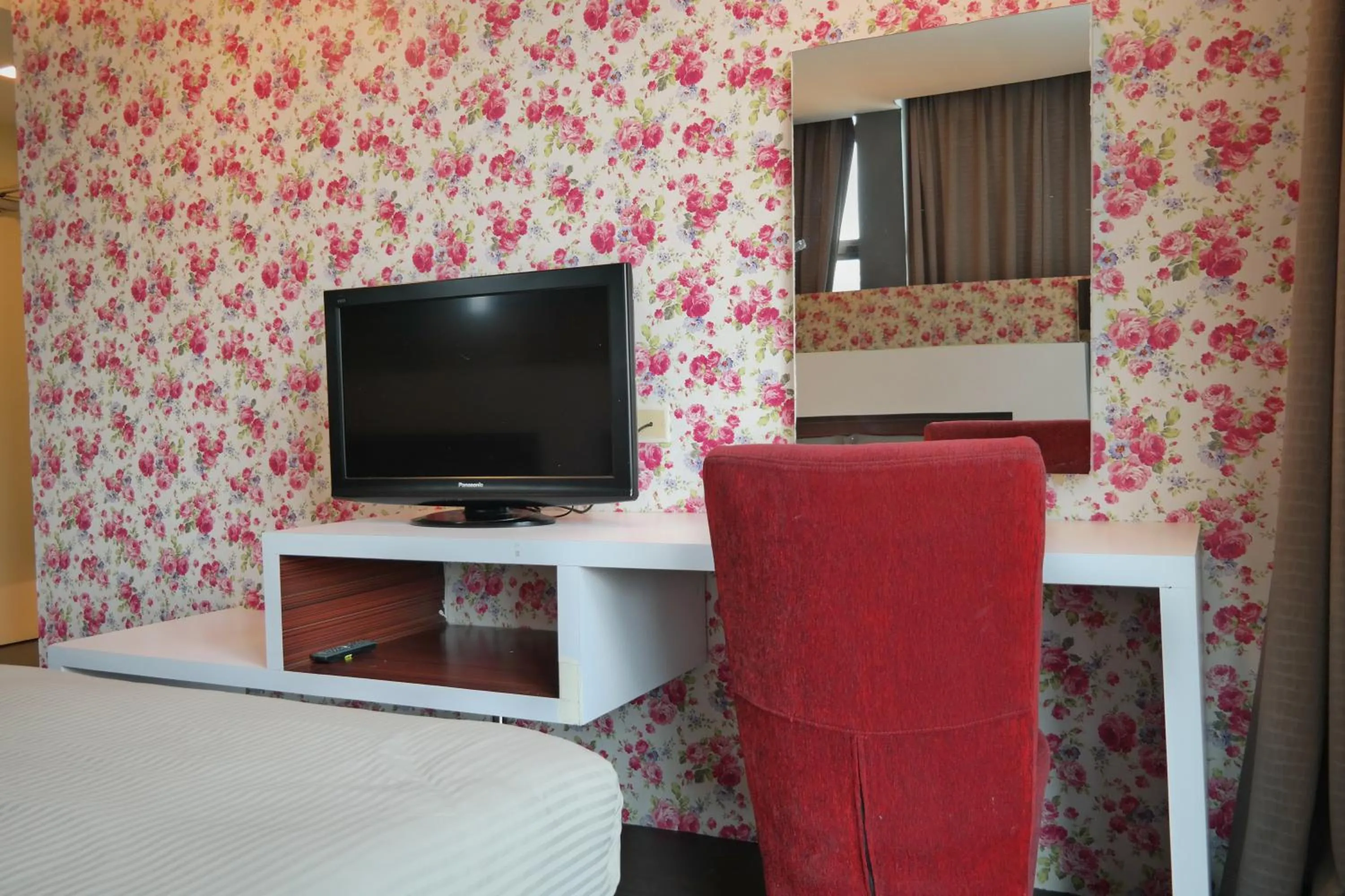 TV and multimedia in Summer Oscar Boutique Hotel