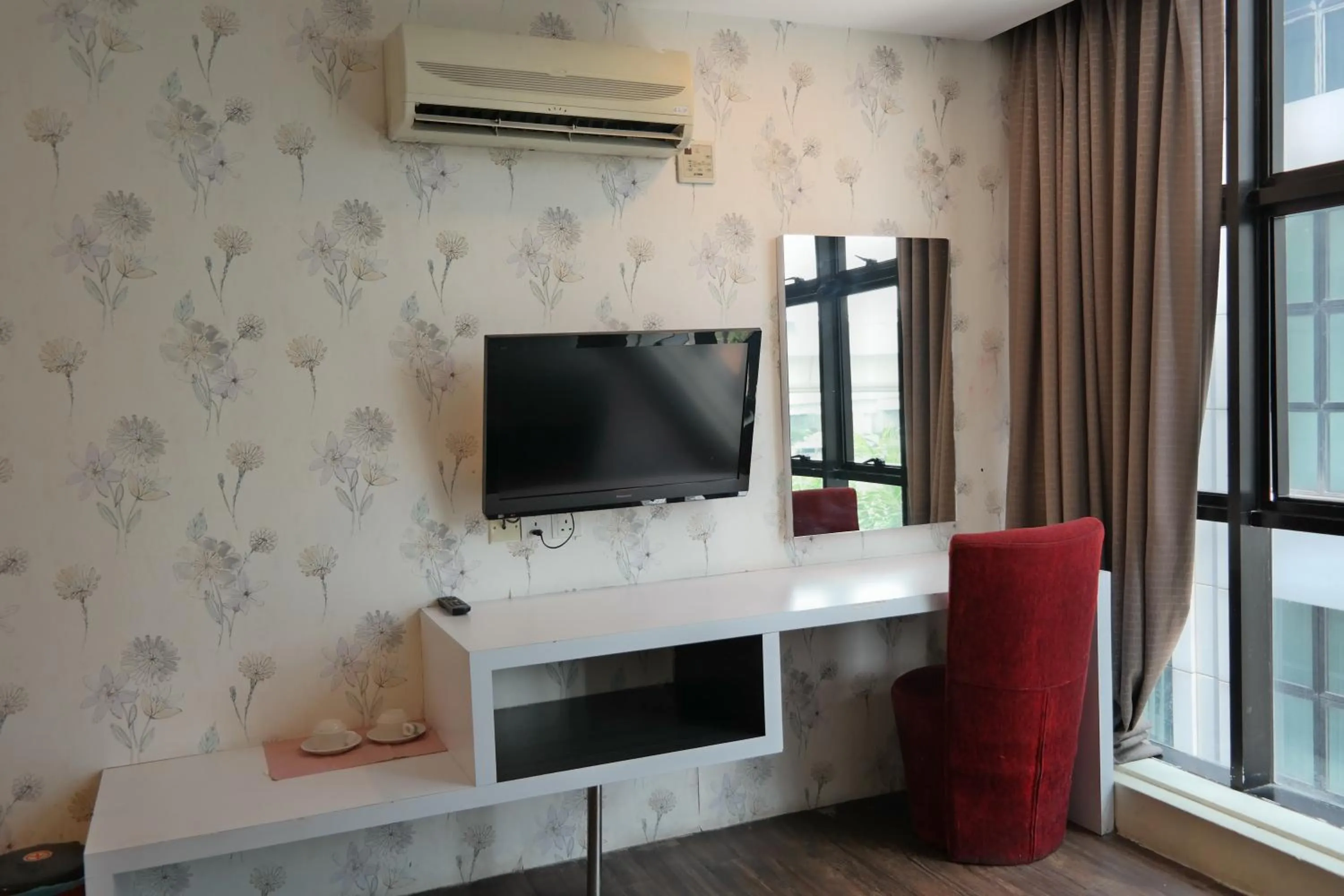 TV and multimedia in Summer Oscar Boutique Hotel