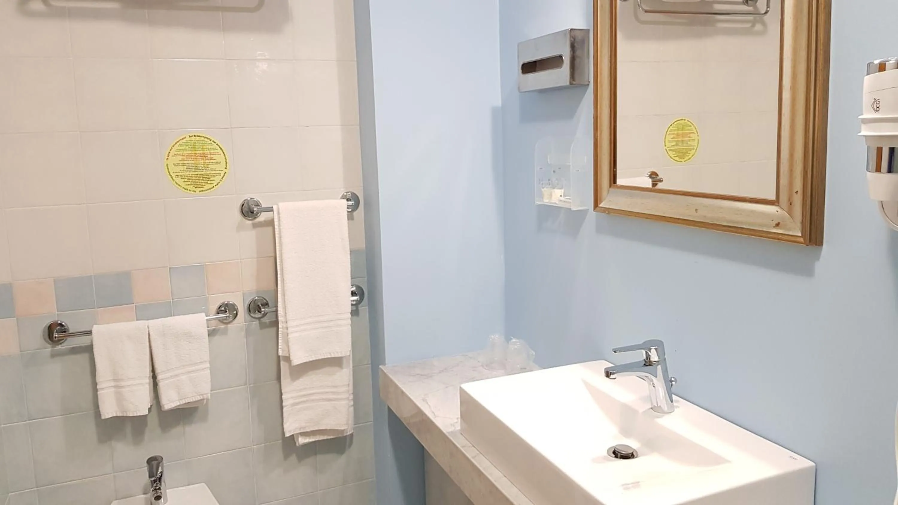 Bathroom in Addaura Village e Congressi