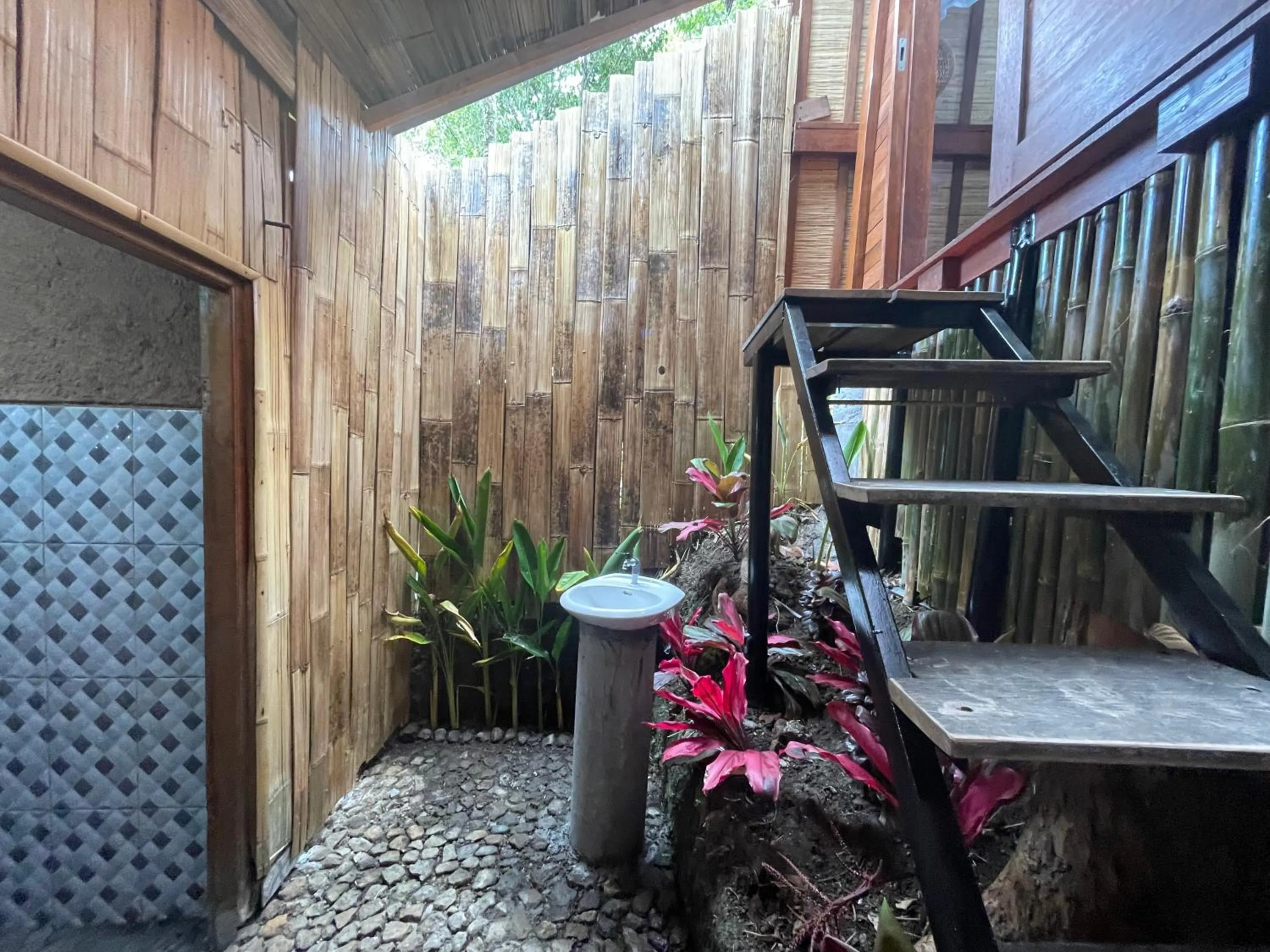 Bathroom in Taman Asta Gangga by ecommerceloka