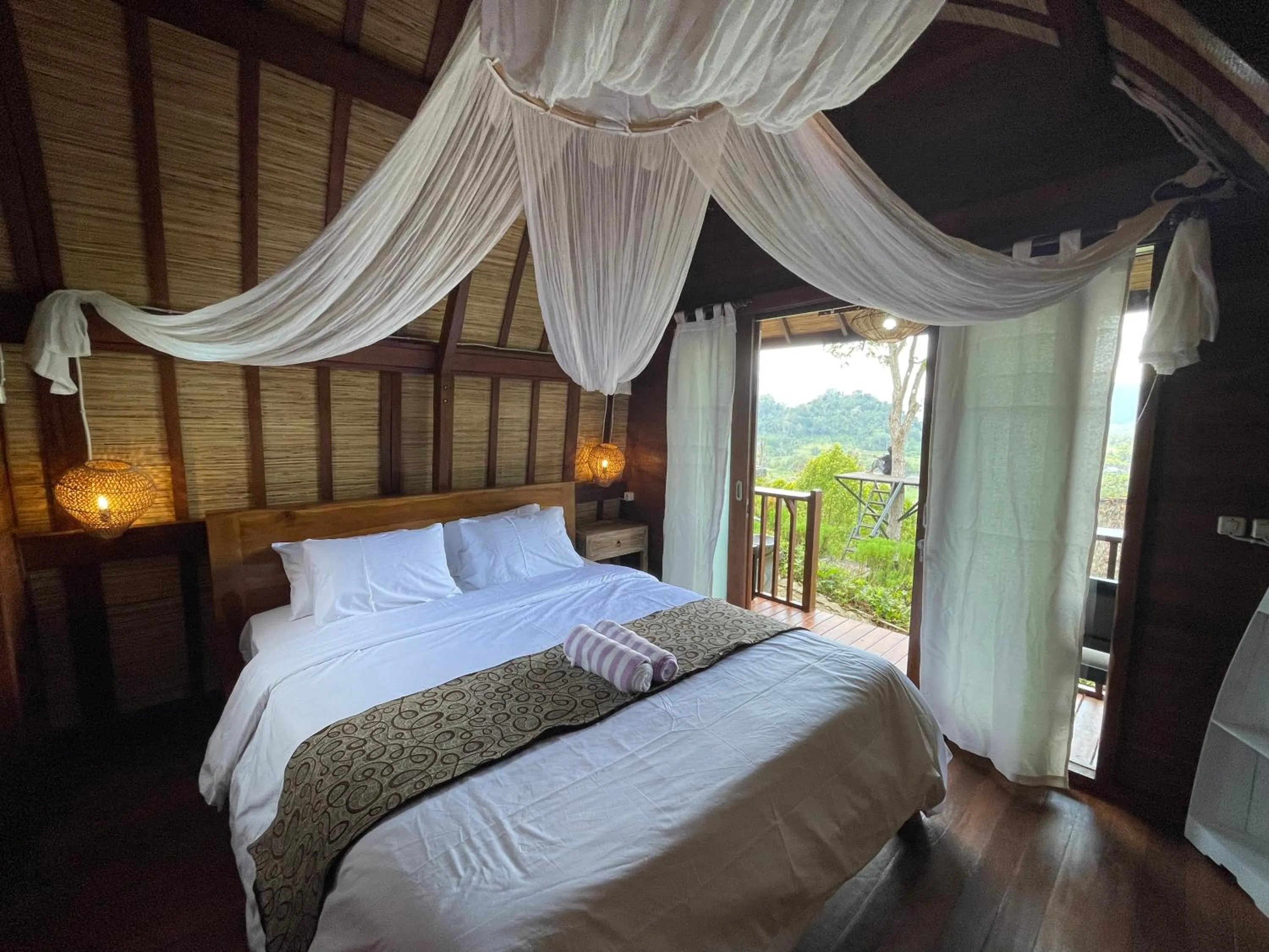 room service, Bed in Taman Asta Gangga by ecommerceloka