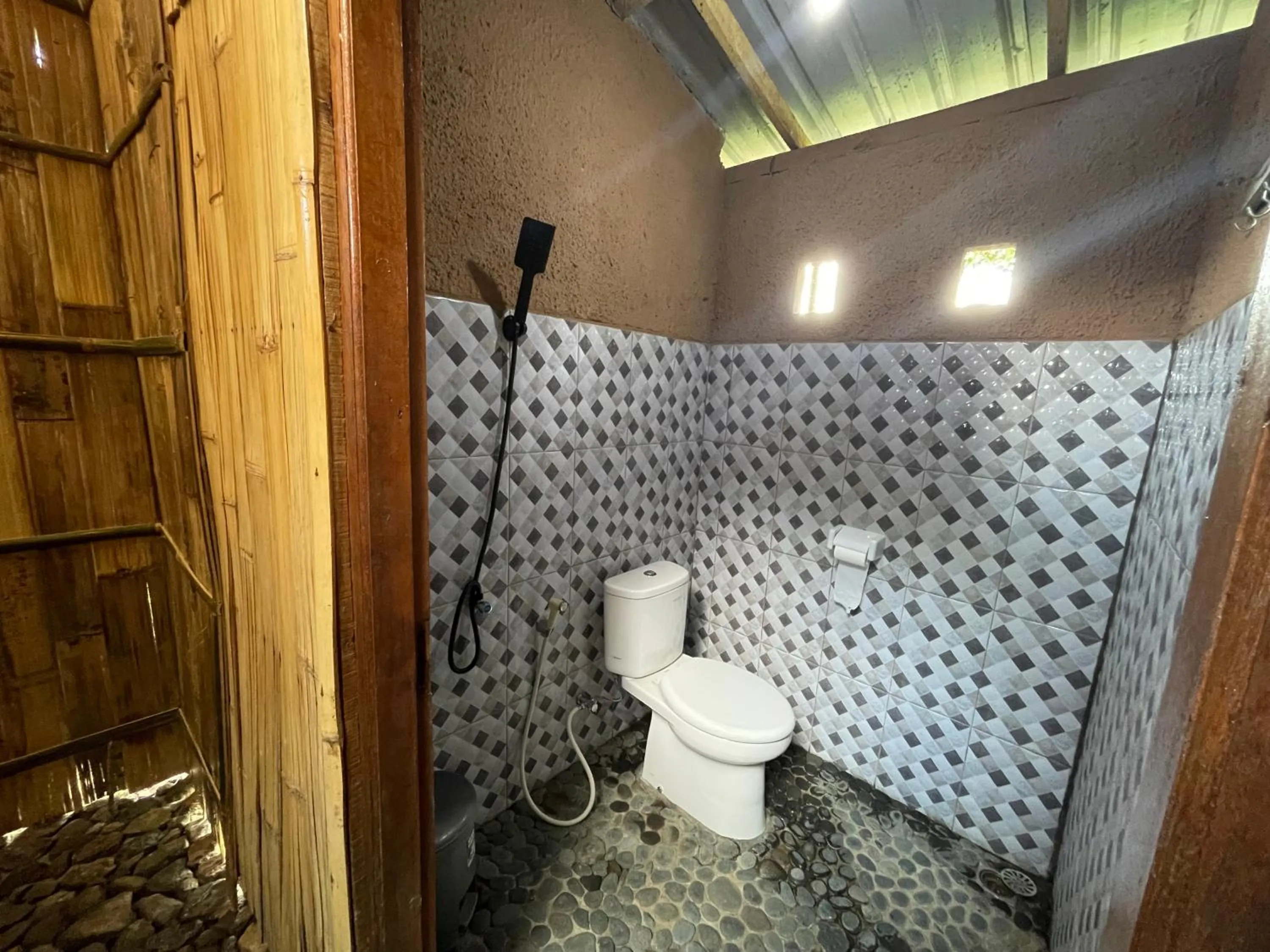 Bathroom in Taman Asta Gangga by ecommerceloka