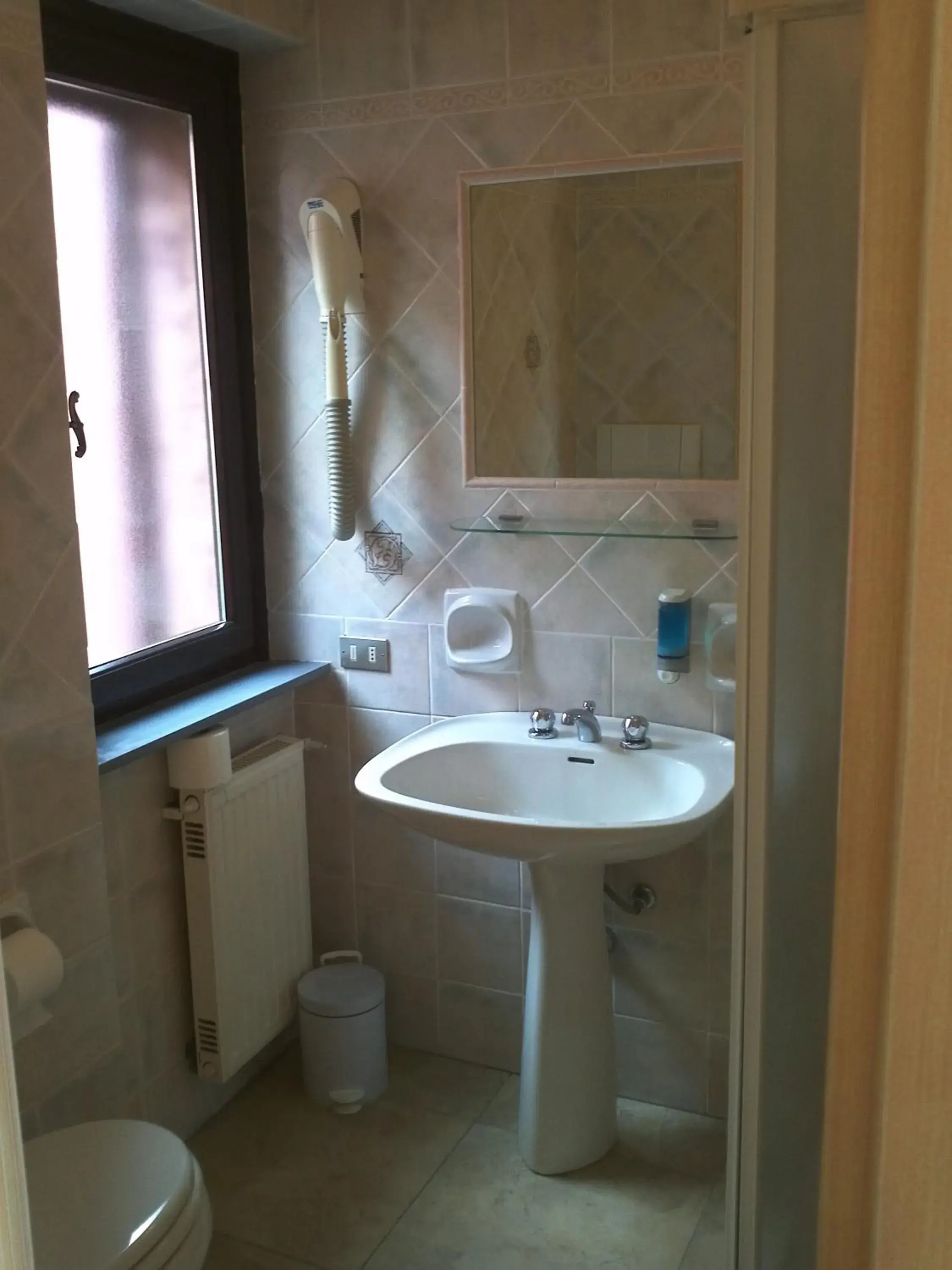 Small Double Room in Hotel Abbaruja Small Double Room in Hotel Abbaruja