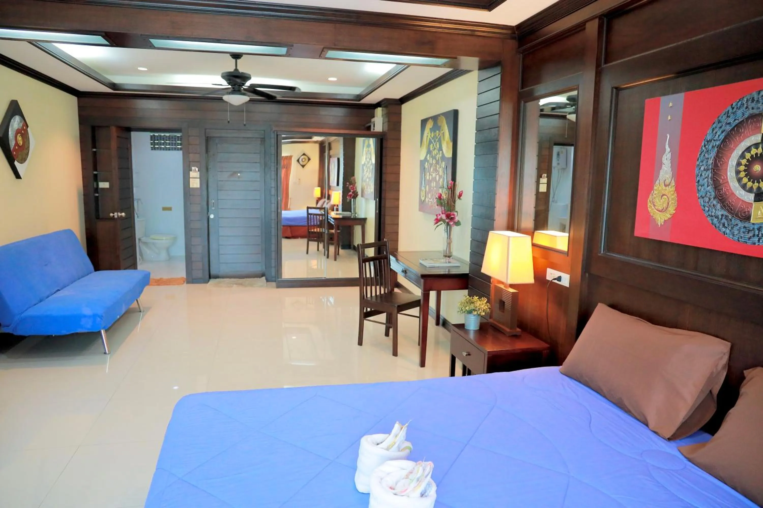 Photo of the whole room in THOMLEK Guesthouse