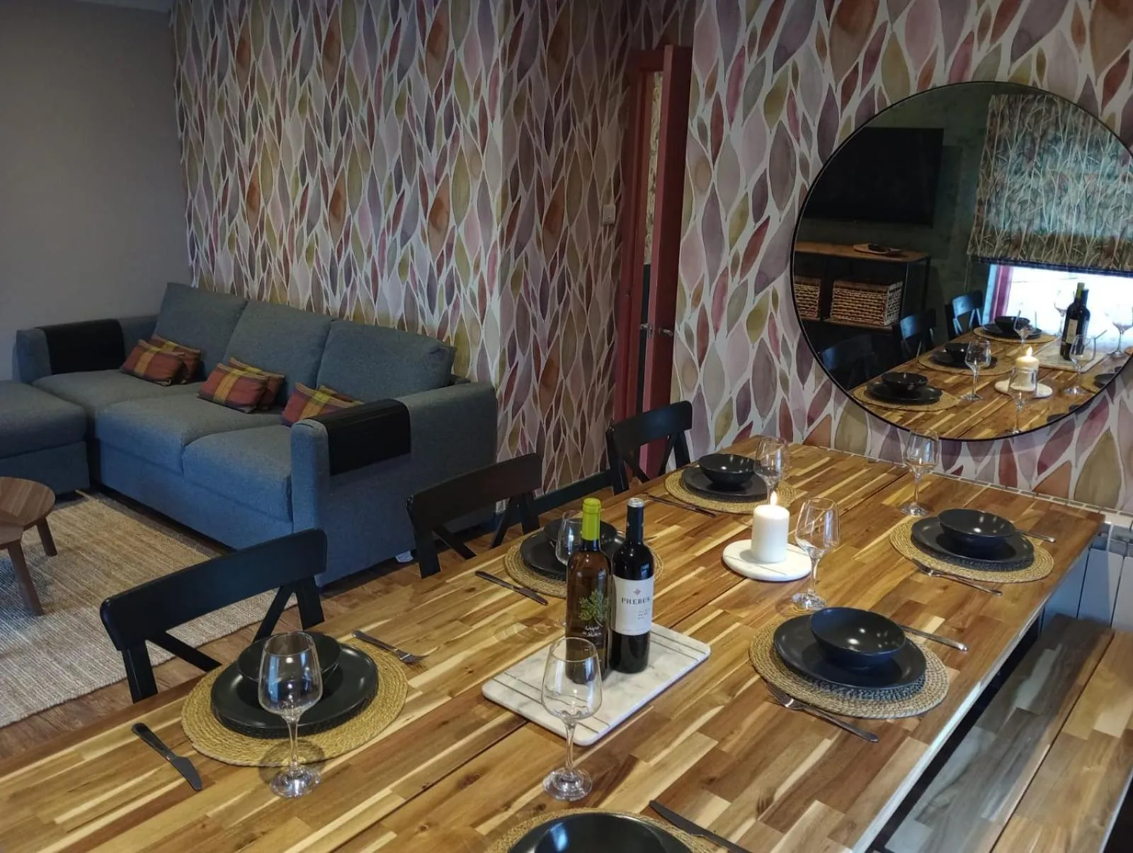 Living room in Masonic Arms Gatehouse