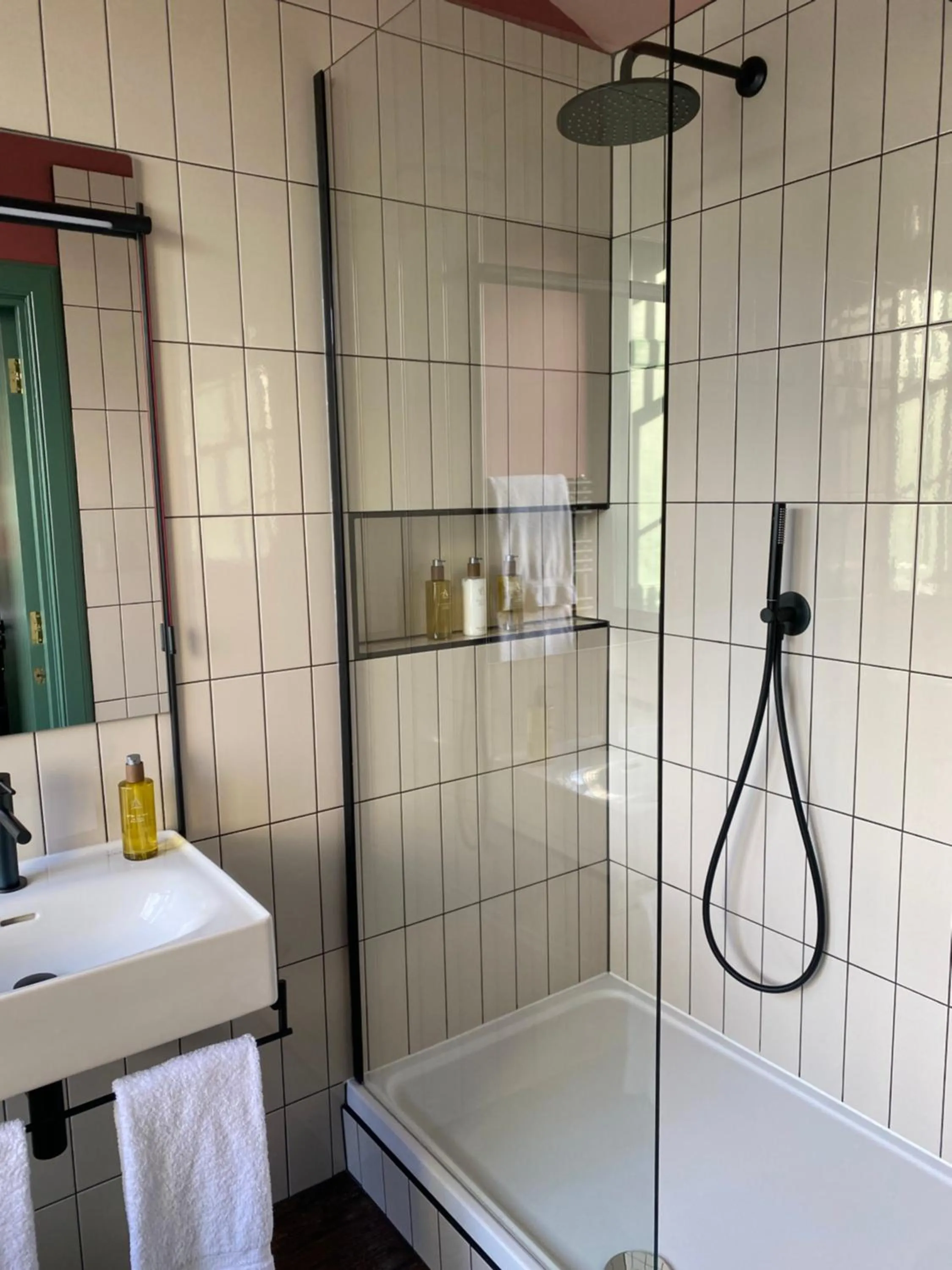 Bathroom in Masonic Arms Gatehouse