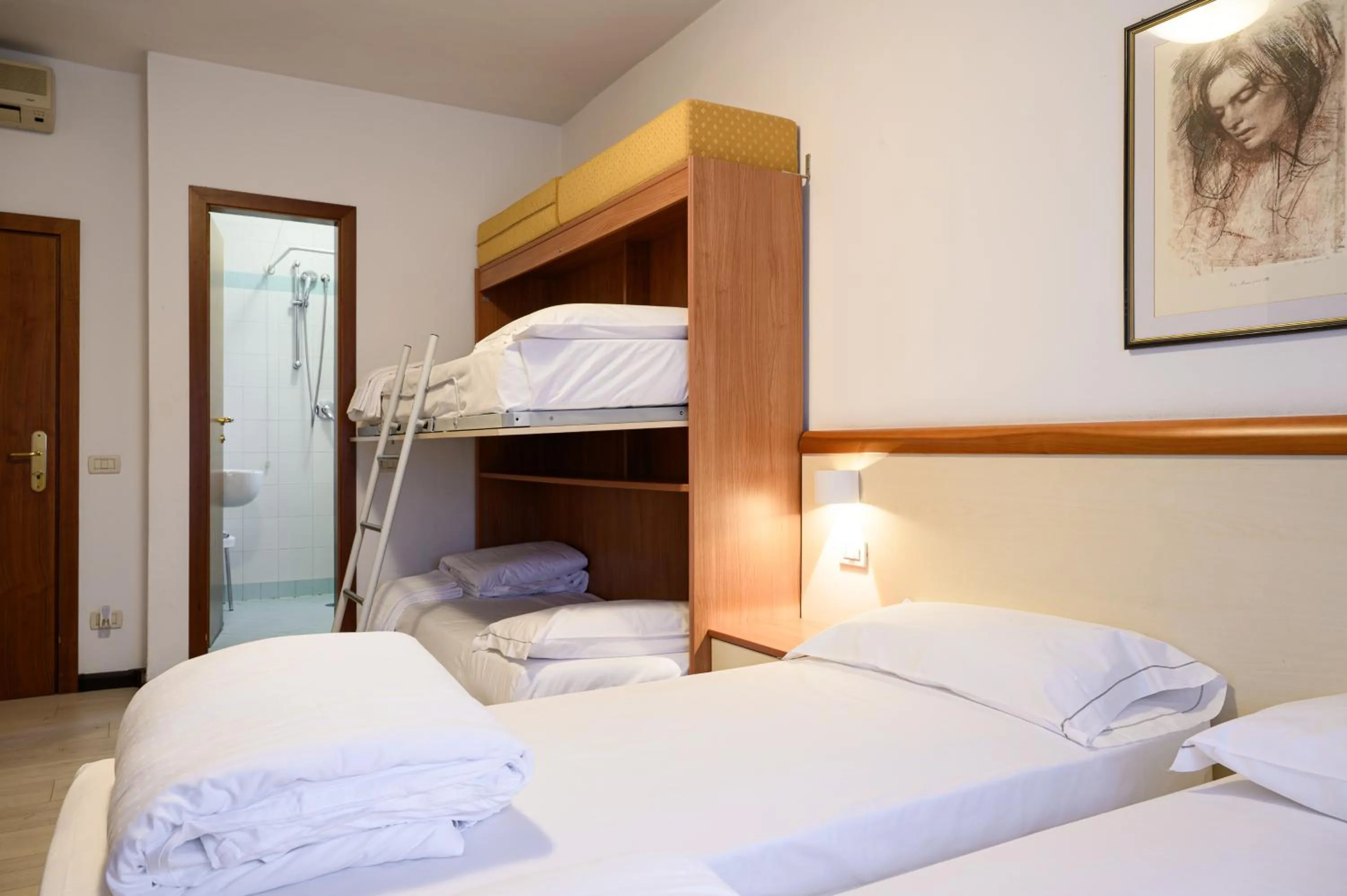 Bed in HG Hotel Due Ragni