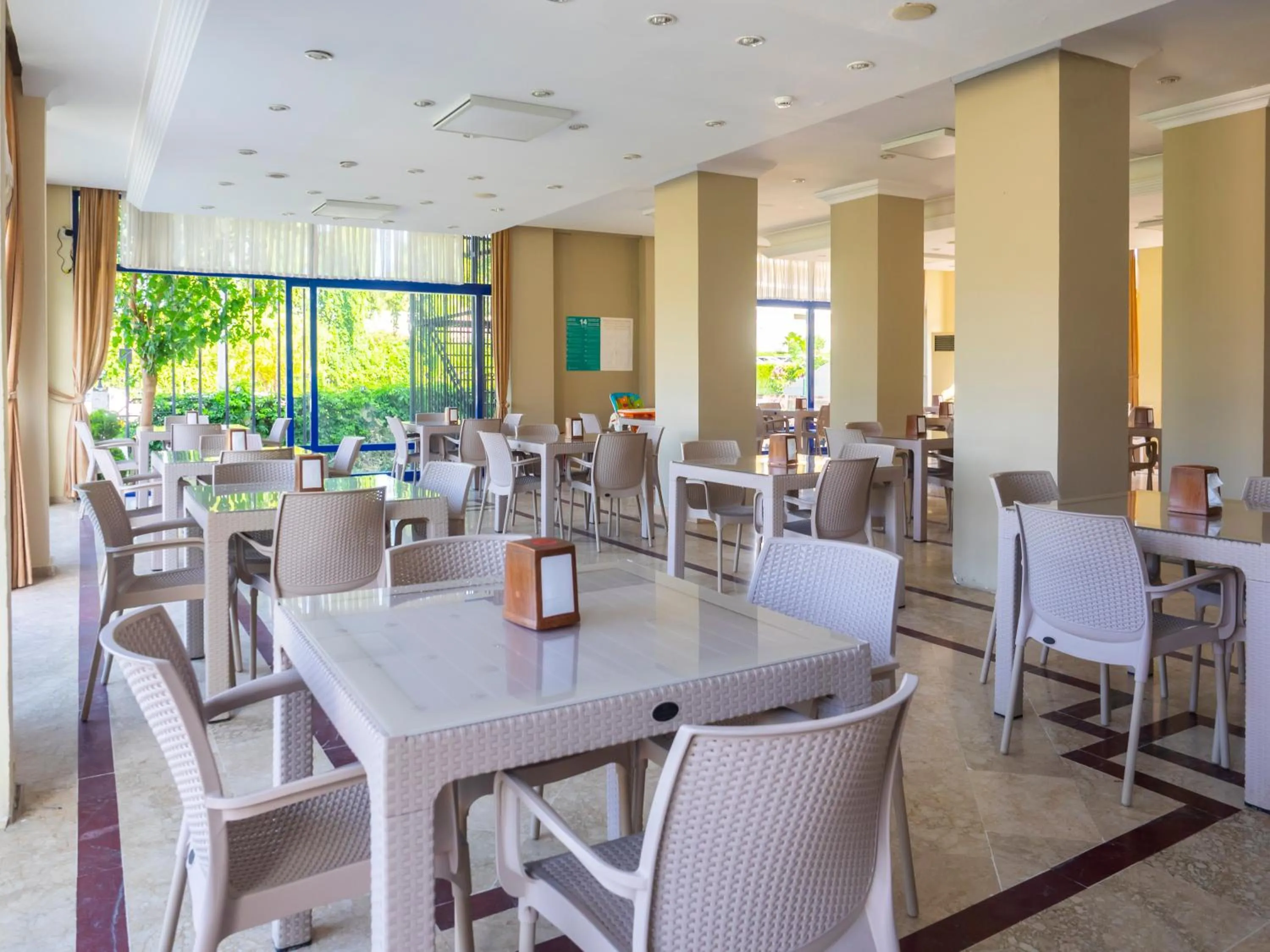 Restaurant/places to eat in Tal Beach Hotel