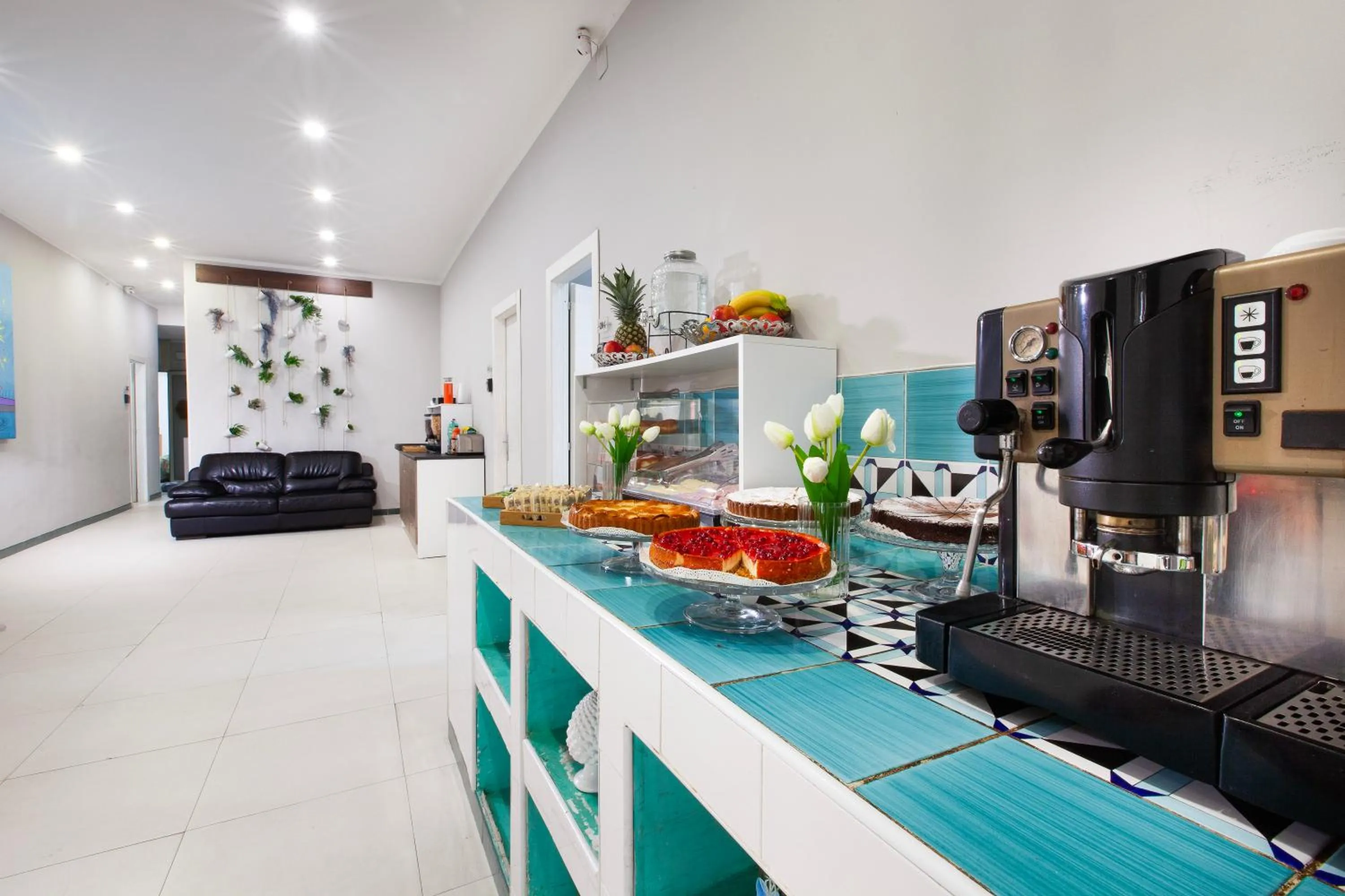 Buffet breakfast in ROYAL ROOMS STATION NAPOLI