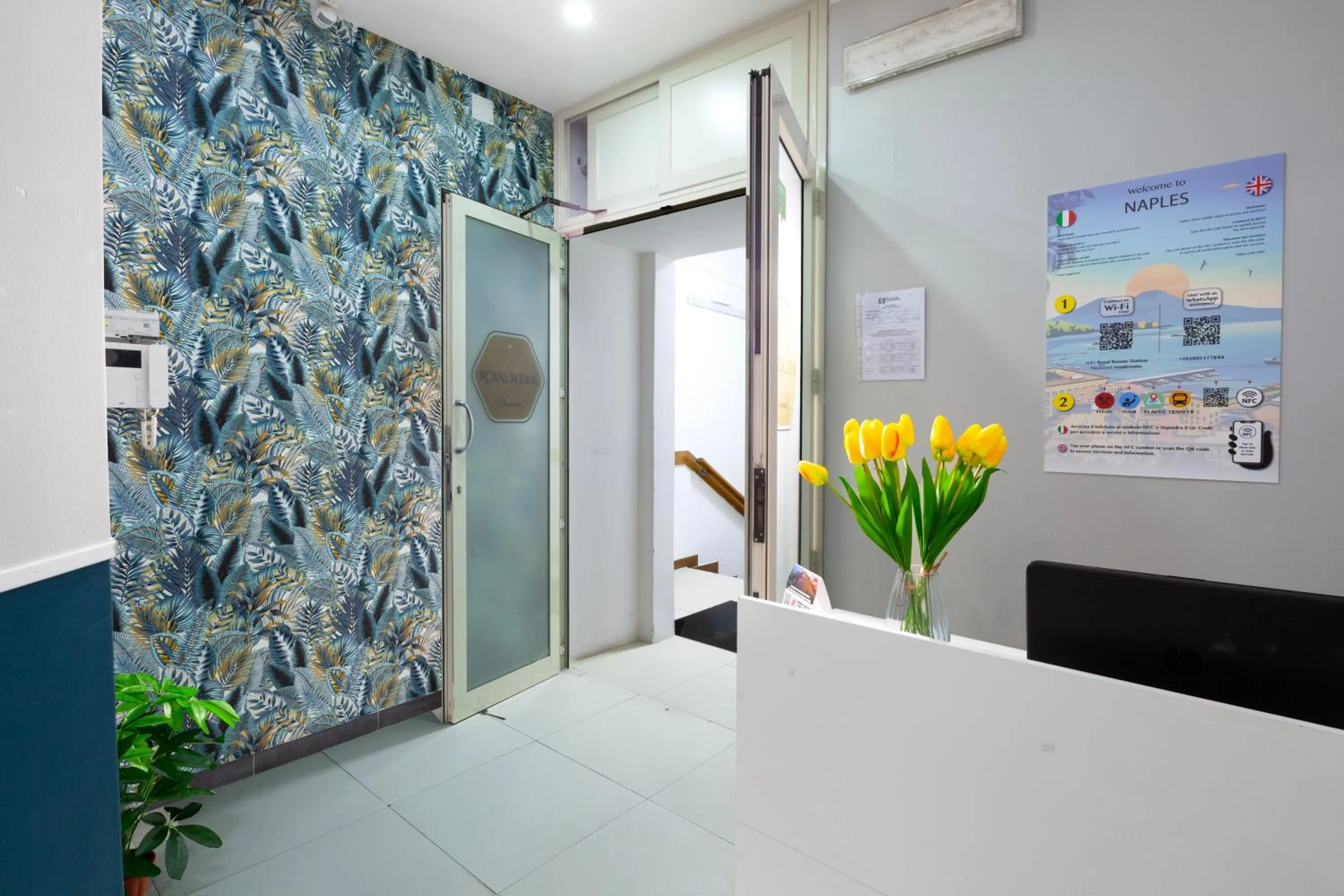 Property building in ROYAL ROOMS STATION NAPOLI