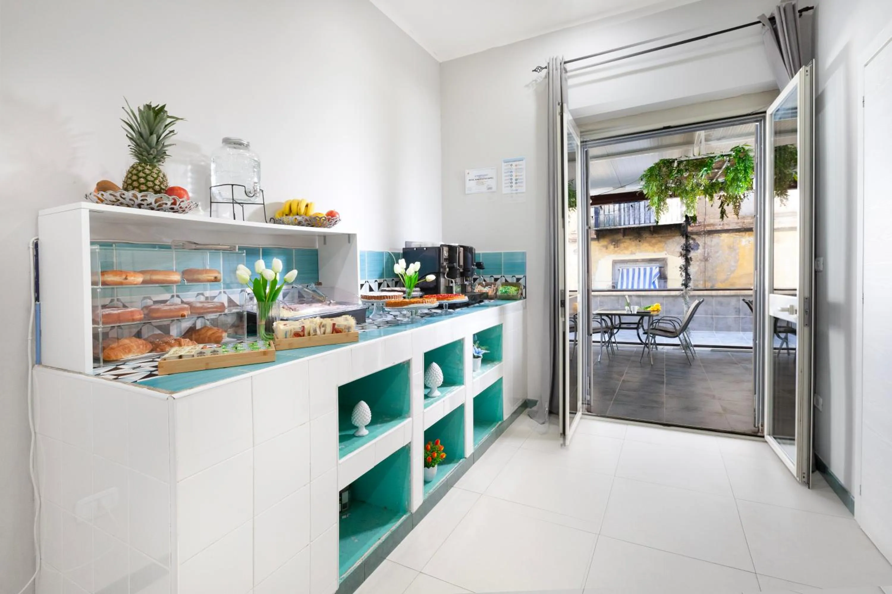 Breakfast in ROYAL ROOMS STATION NAPOLI