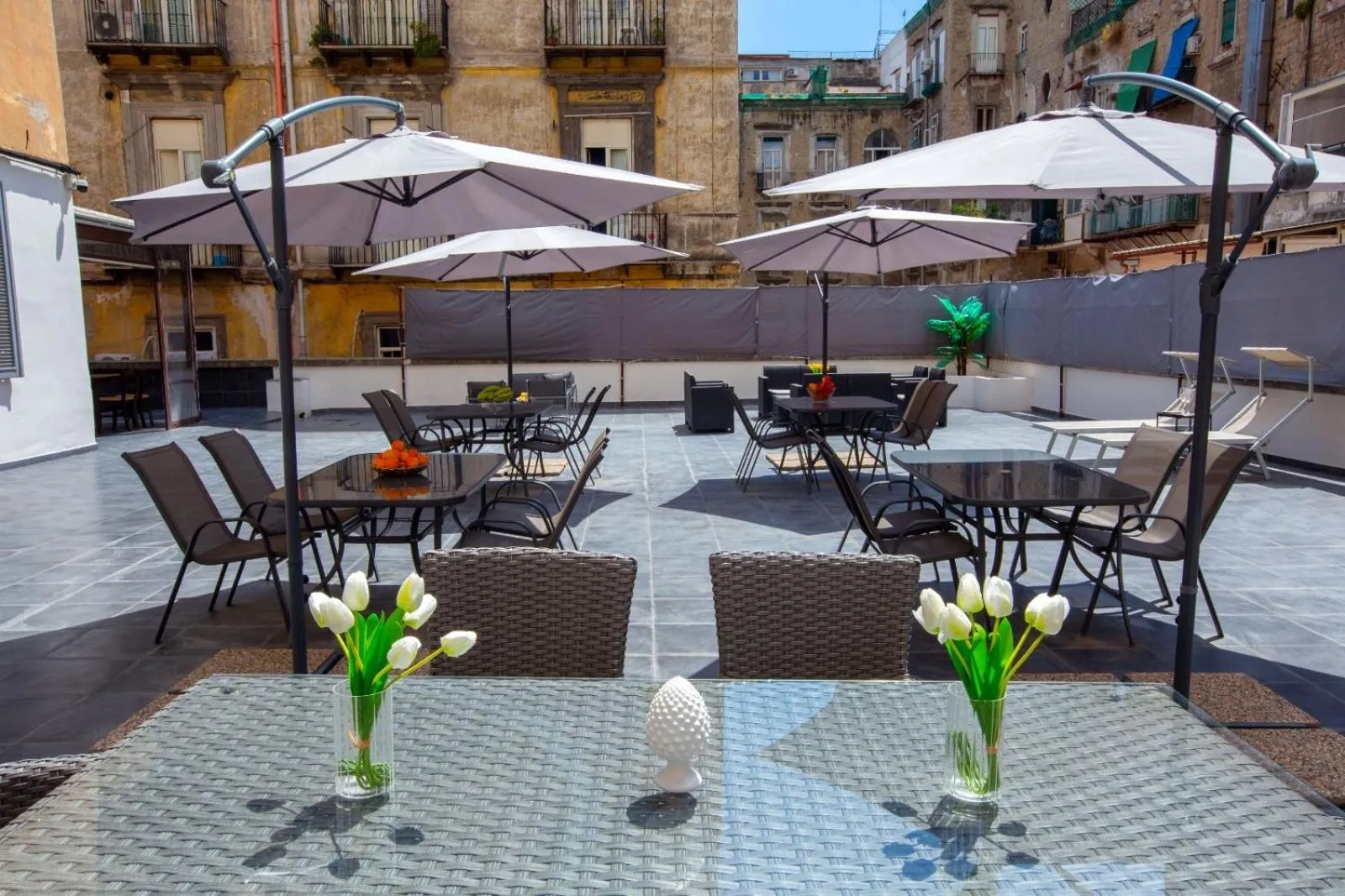 Property building in ROYAL ROOMS STATION NAPOLI