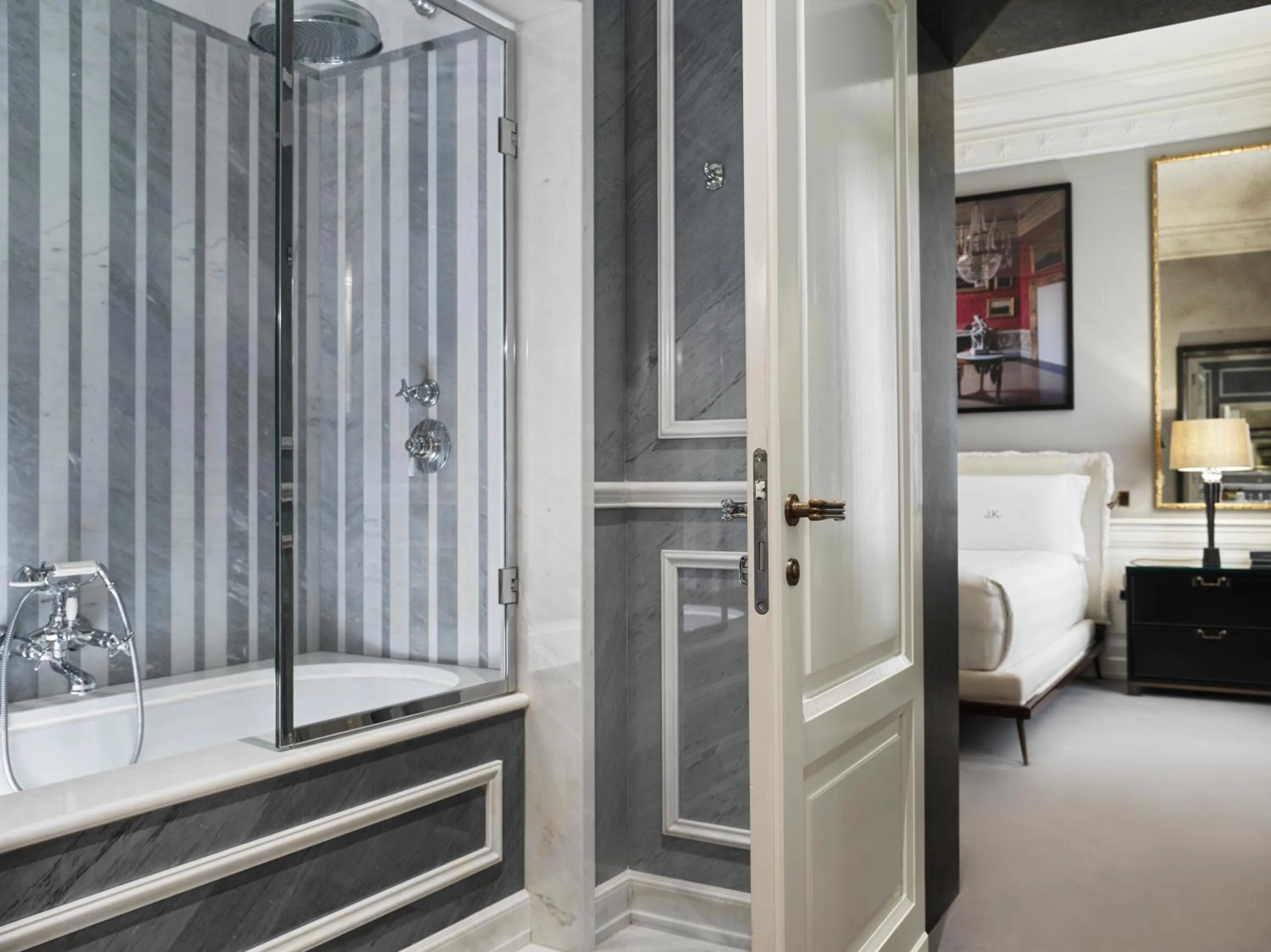 Bathroom, Bed in J.K. Place Roma - The Leading Hotels of the World