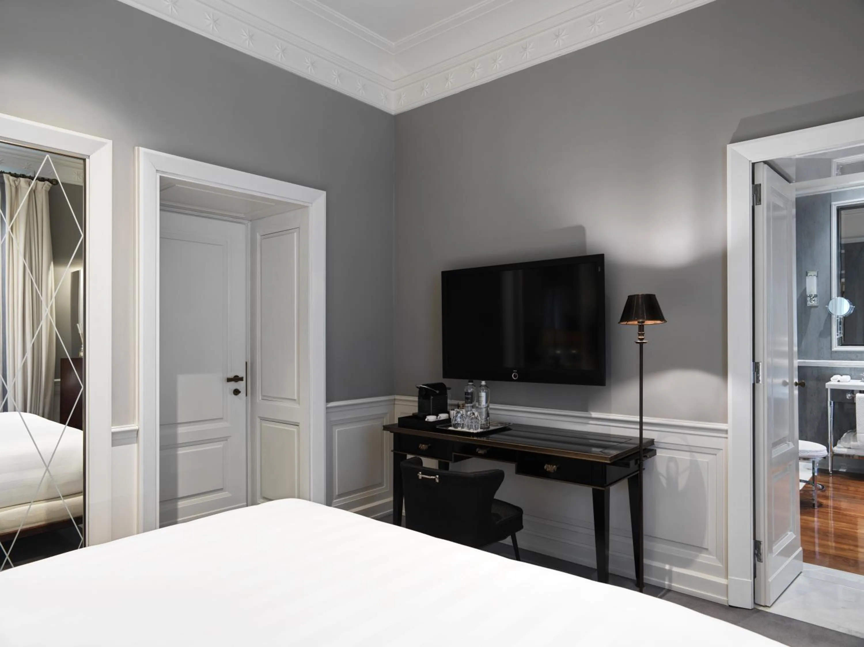 Bedroom, Bed in J.K. Place Roma - The Leading Hotels of the World