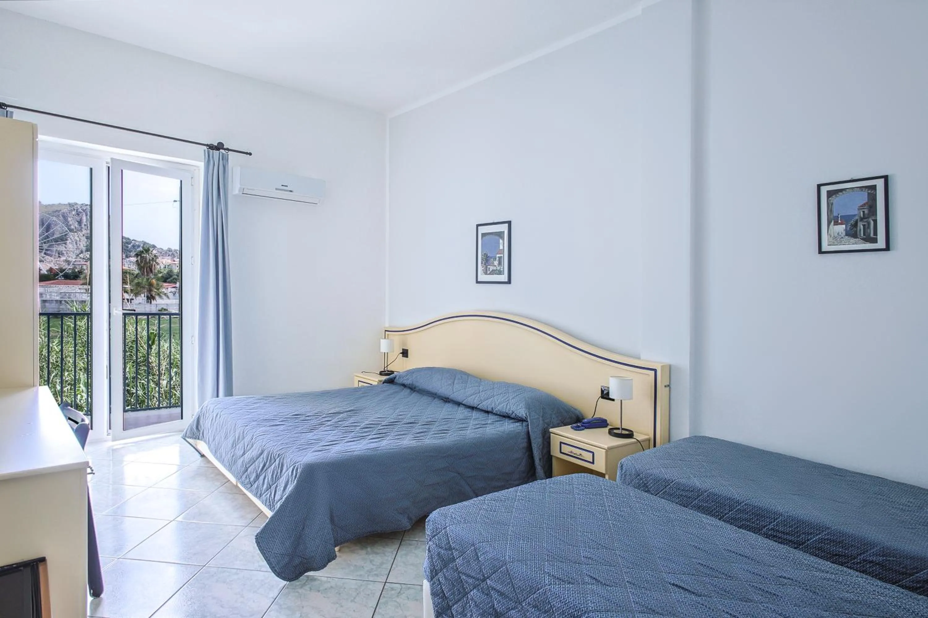 Bed in Hotel Tourist