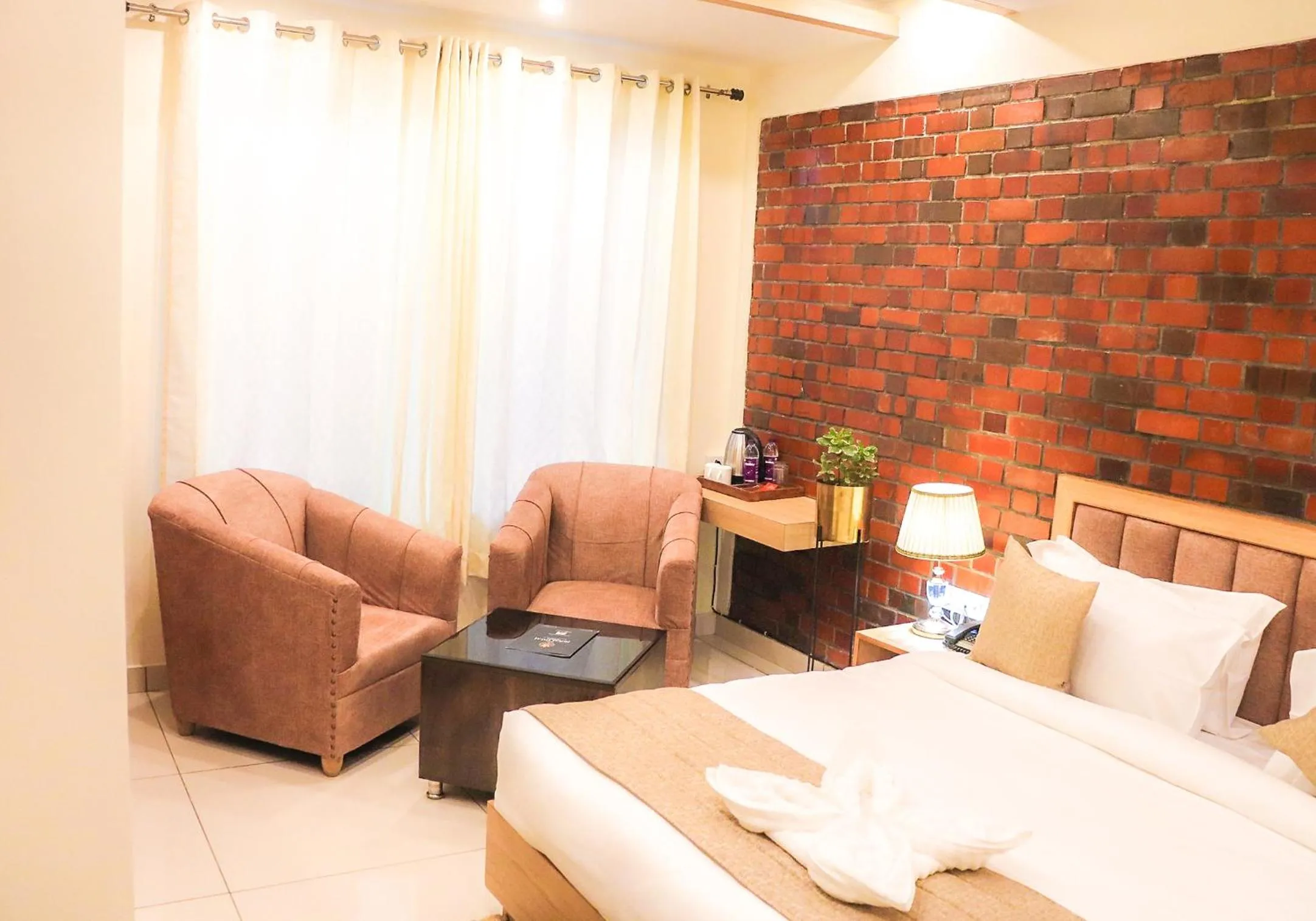 Bed in Hotel Royal Palm Dehradun