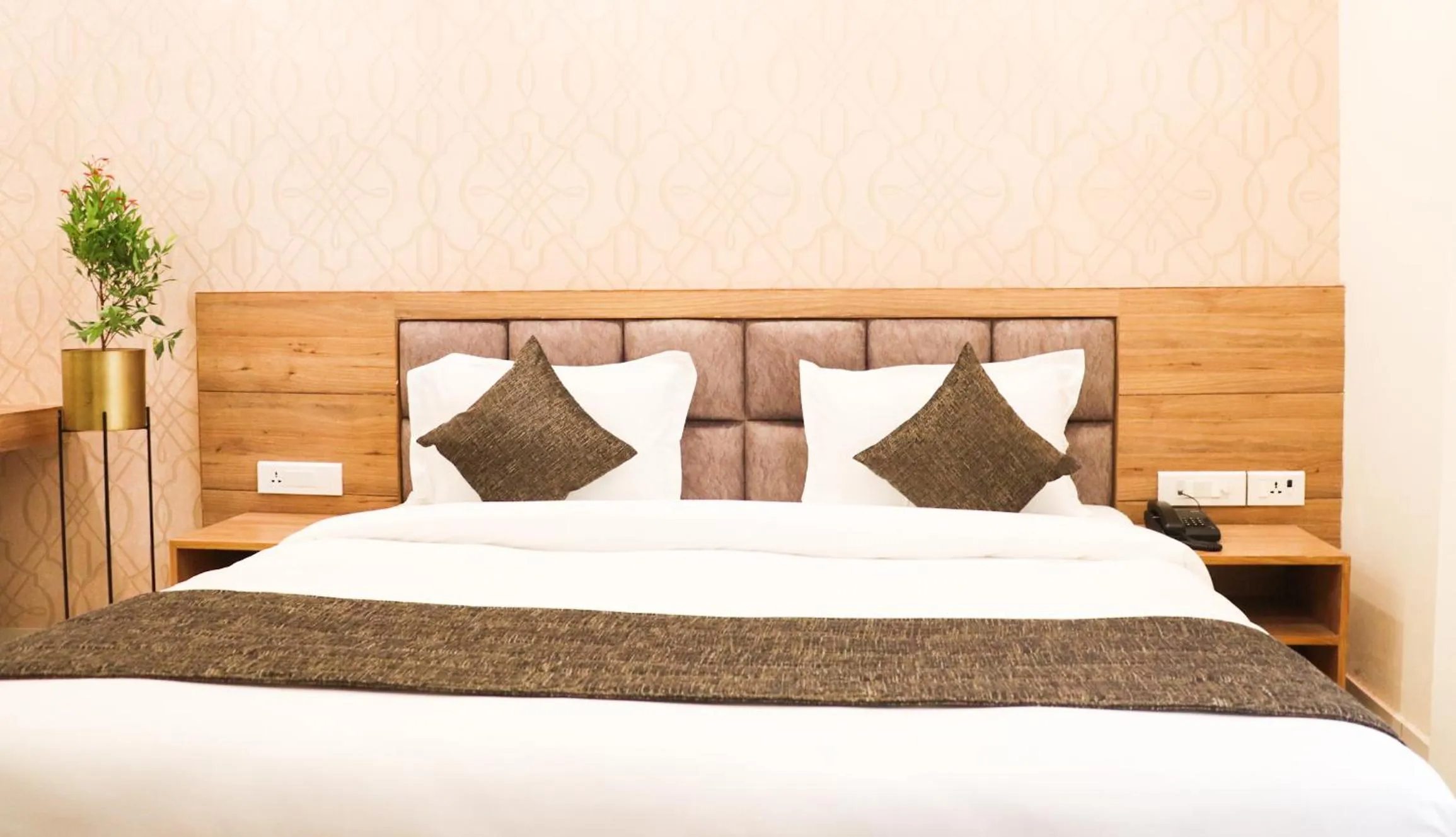 Bed in Hotel Royal Palm Dehradun