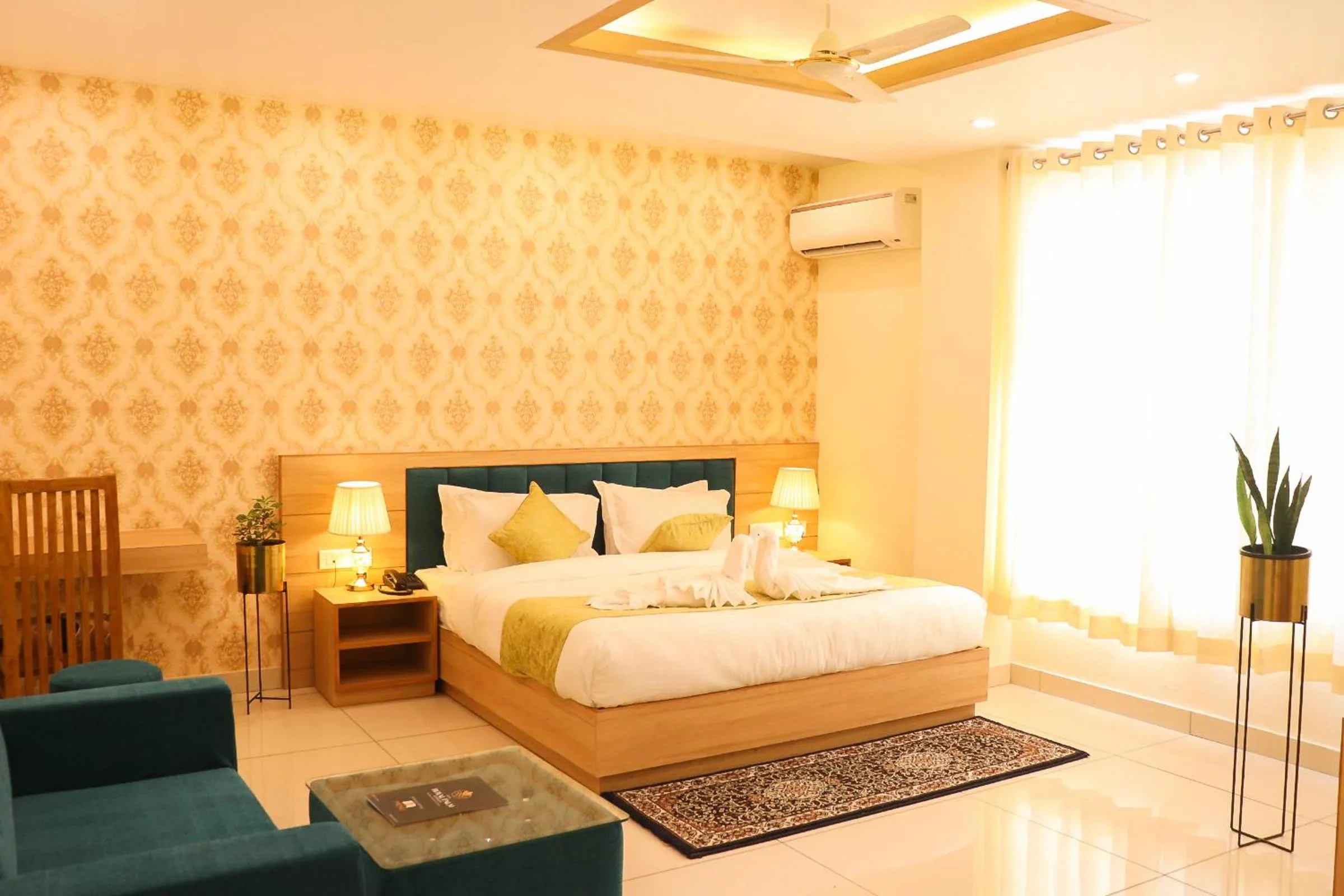 Bed in Hotel Royal Palm Dehradun