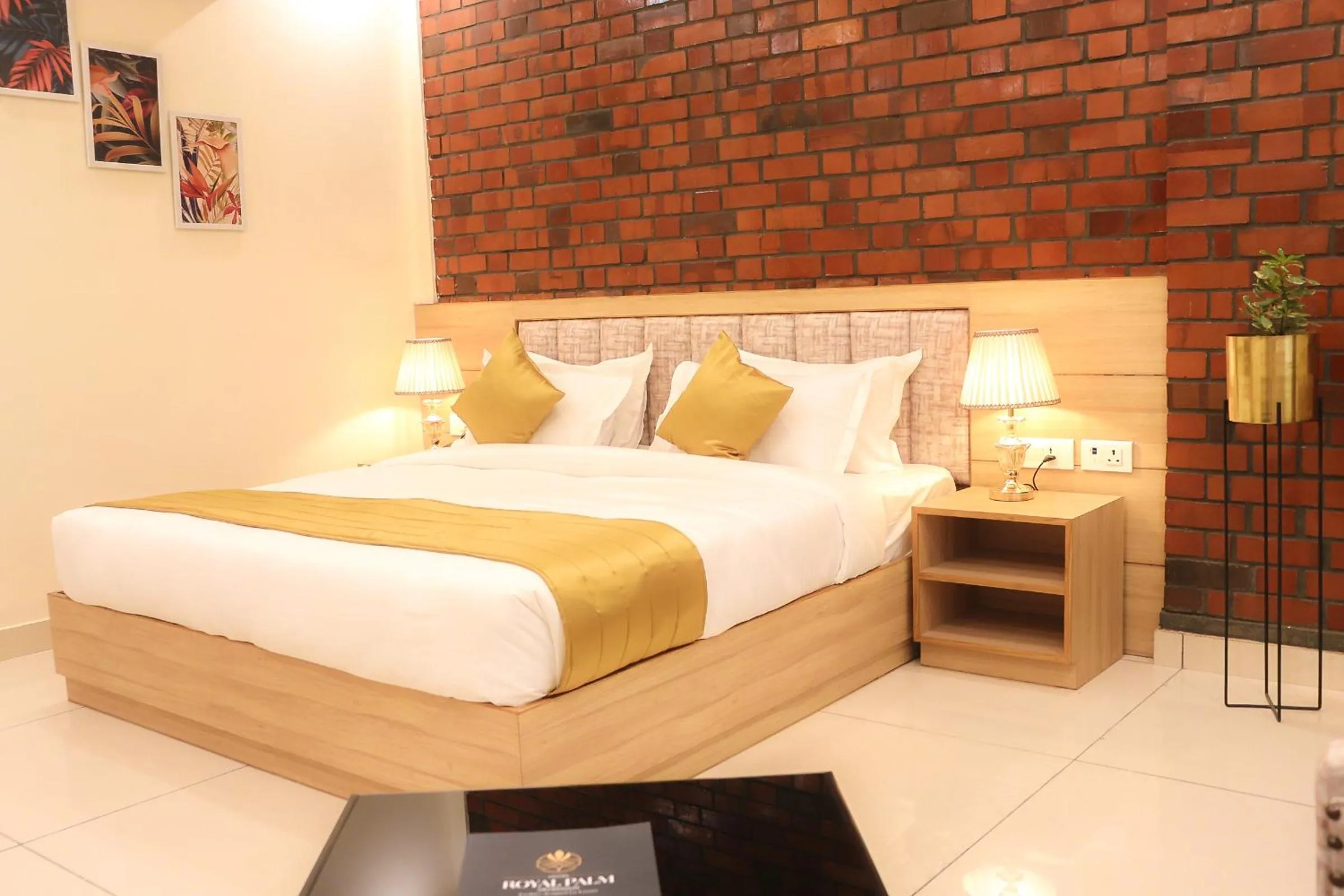 Bed in Hotel Royal Palm Dehradun