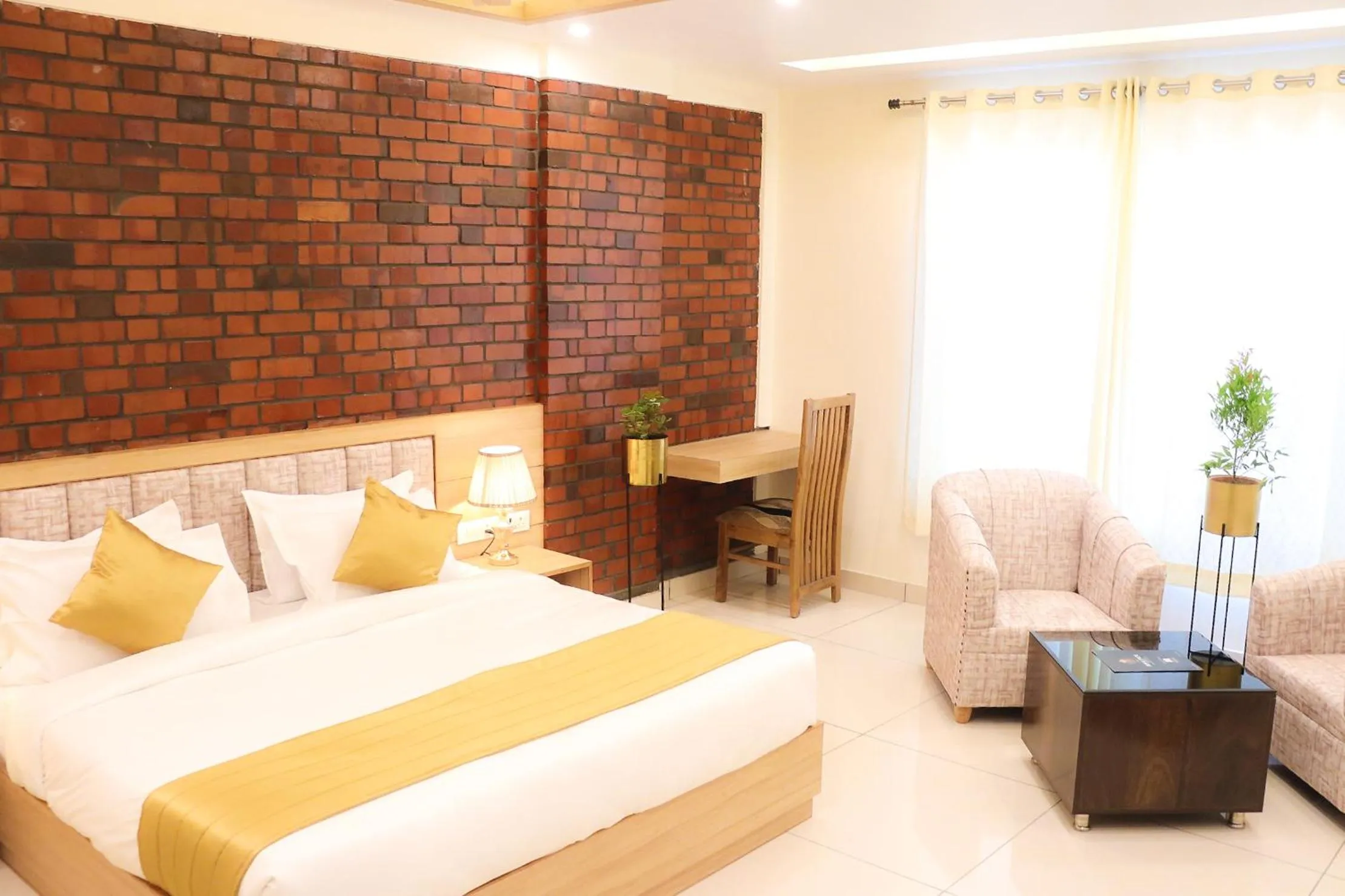 Photo of the whole room, Bed in Hotel Royal Palm Dehradun