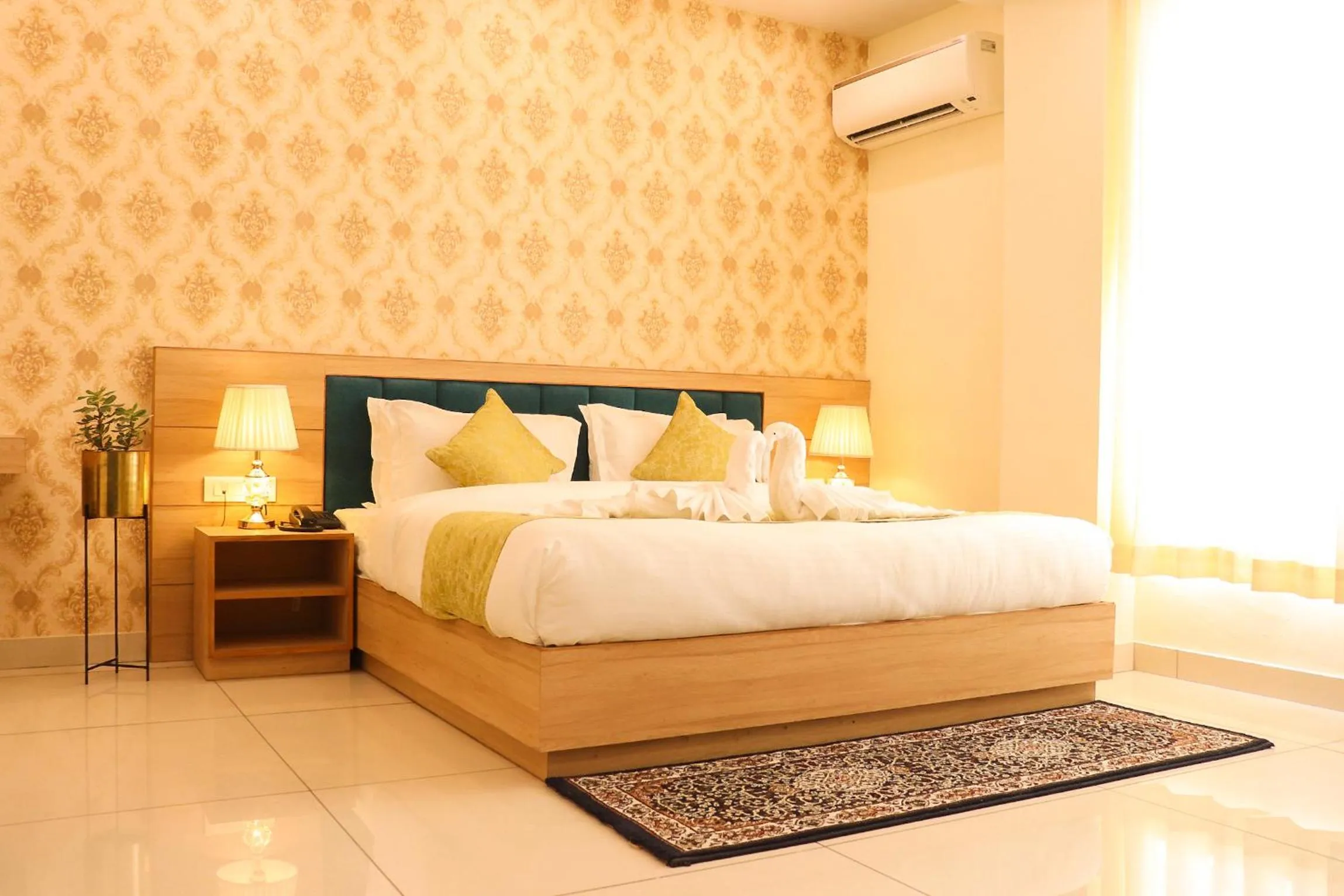 Photo of the whole room, Bed in Hotel Royal Palm Dehradun