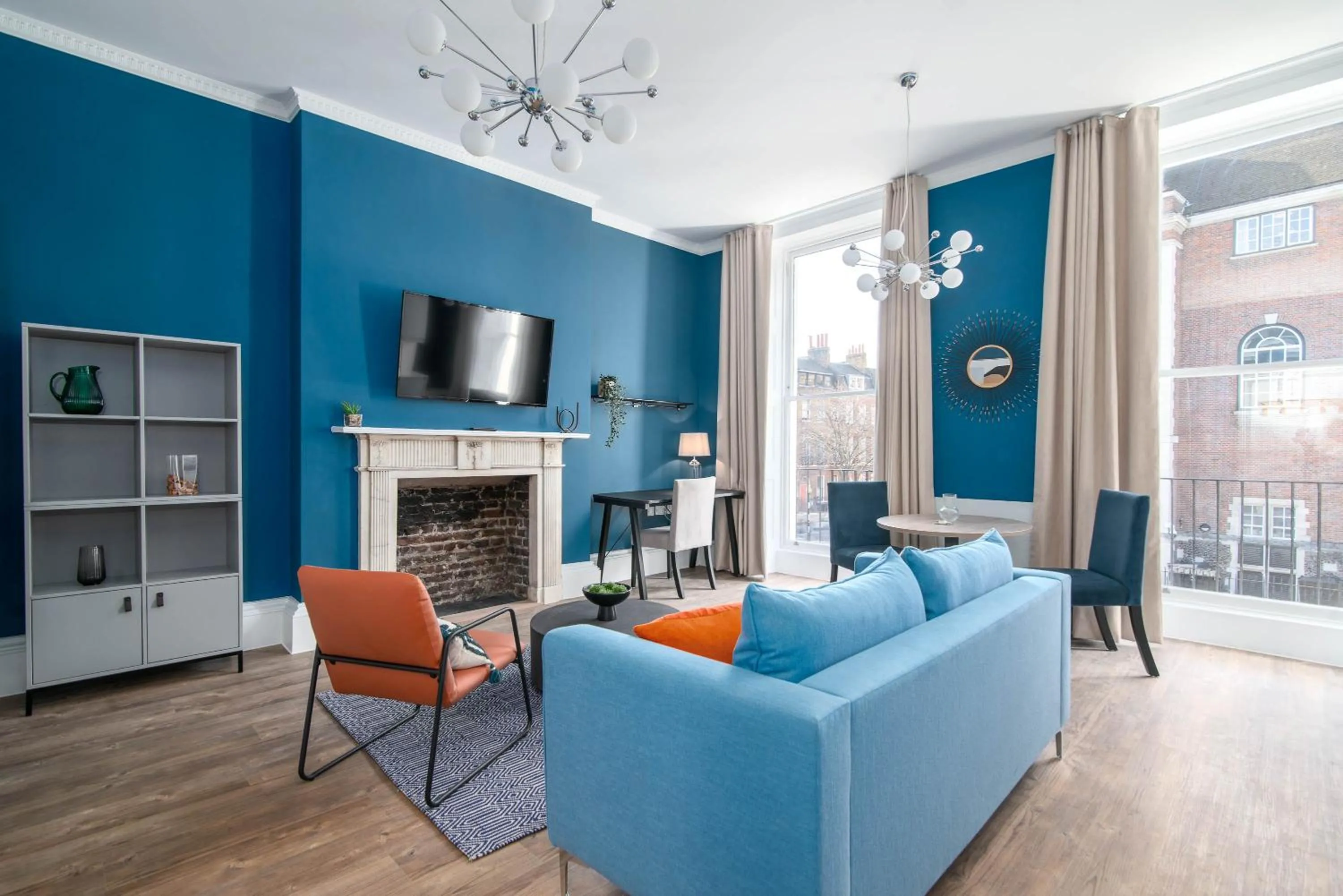 TV and multimedia in 37 Doughty Street - Urban Apartments