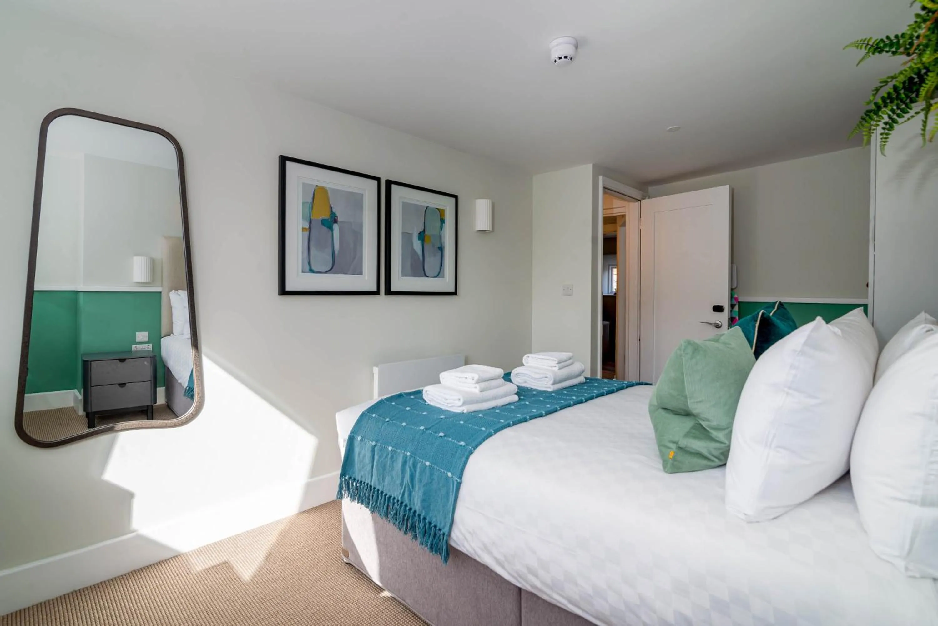 Bed in 37 Doughty Street - Urban Apartments