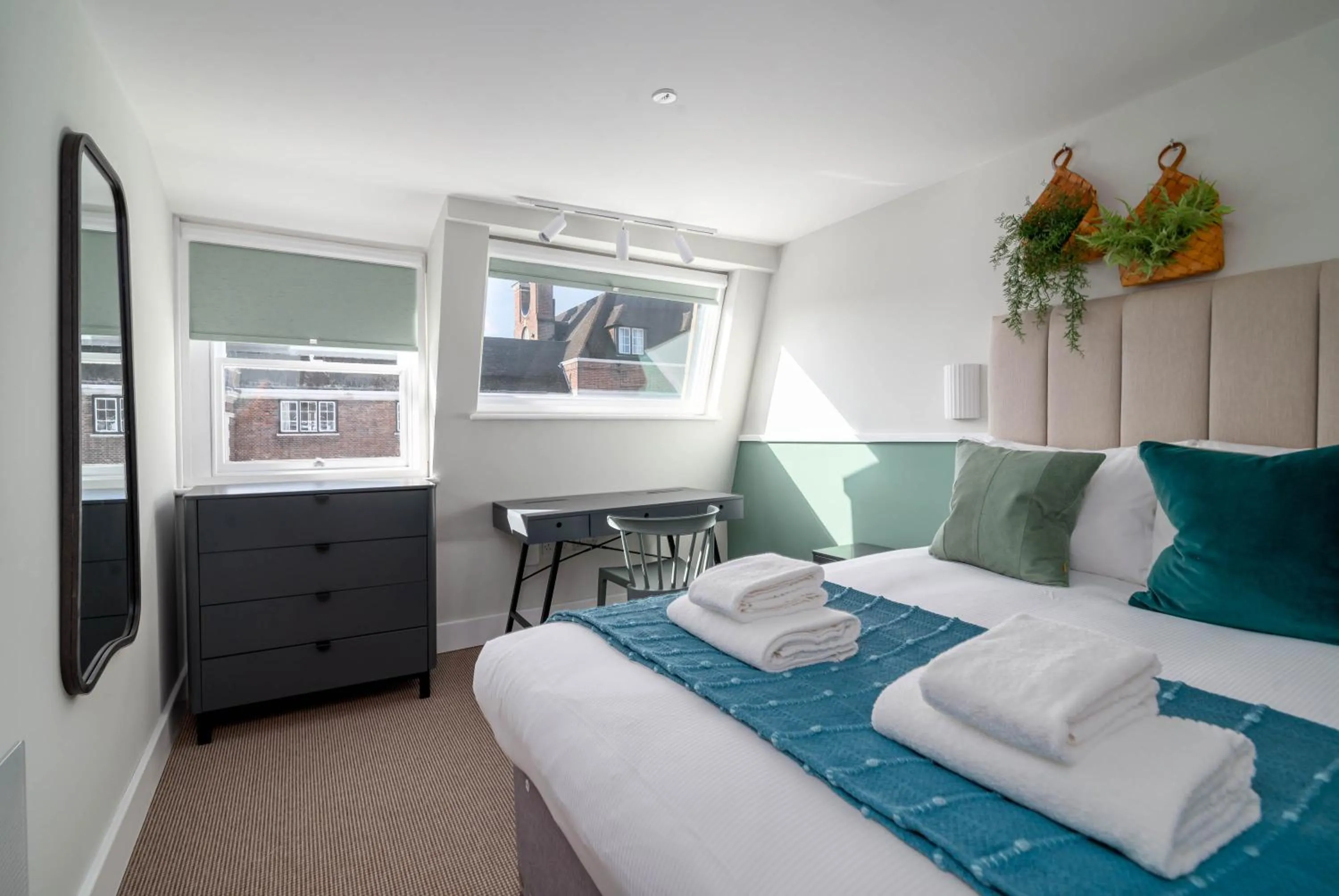 Bed in 37 Doughty Street - Urban Apartments