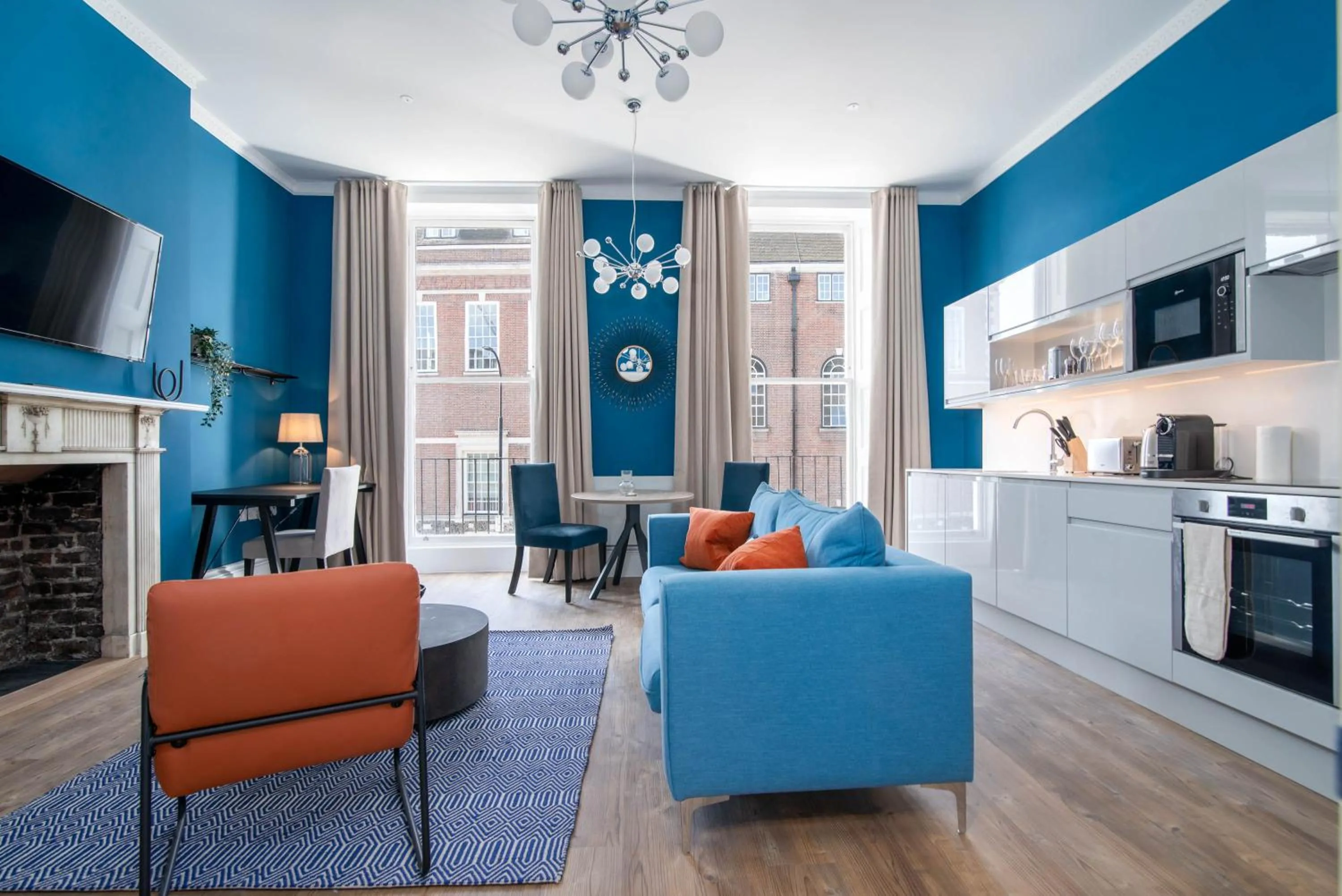 TV and multimedia in 37 Doughty Street - Urban Apartments