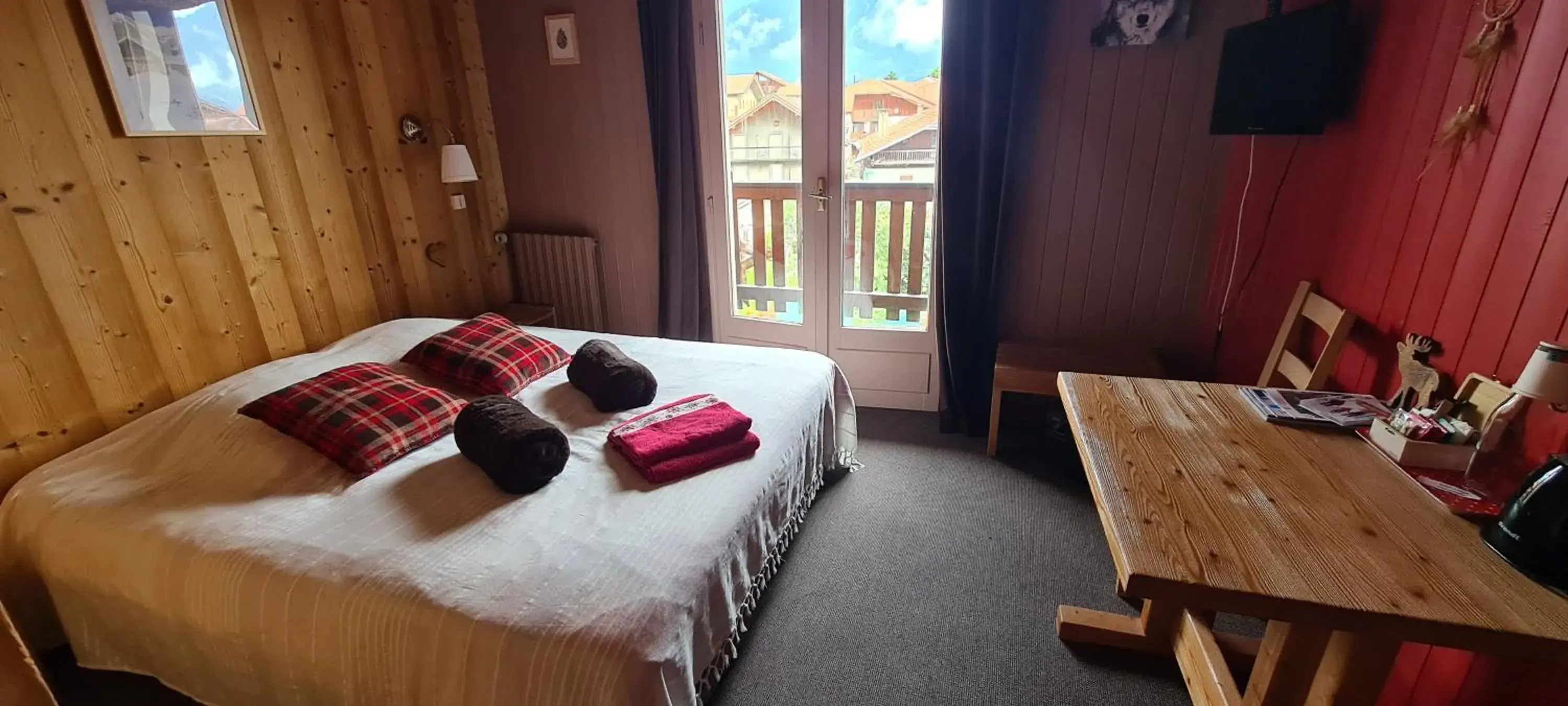 Double Room in Hôtel et Appart'Hôtel Restaurant L'Adray Double Room in Hôtel et Appart'Hôtel Restaurant L'Adray