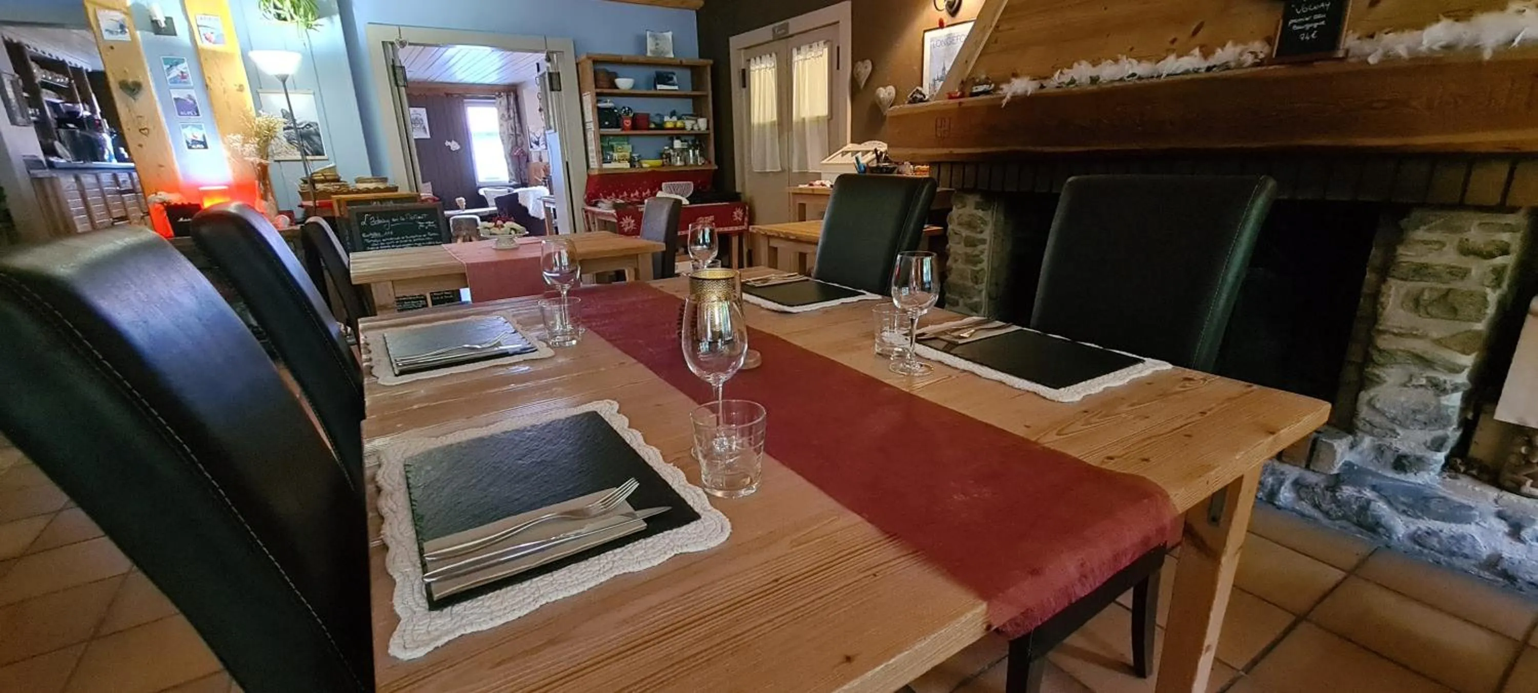 Restaurant/places to eat in Hôtel et Appart'Hôtel Restaurant L'Adray