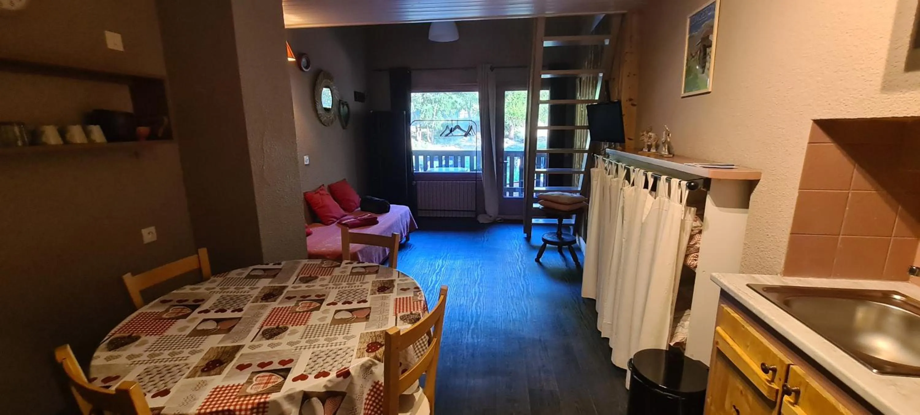 Kitchen or kitchenette in Hôtel et Appart'Hôtel Restaurant L'Adray