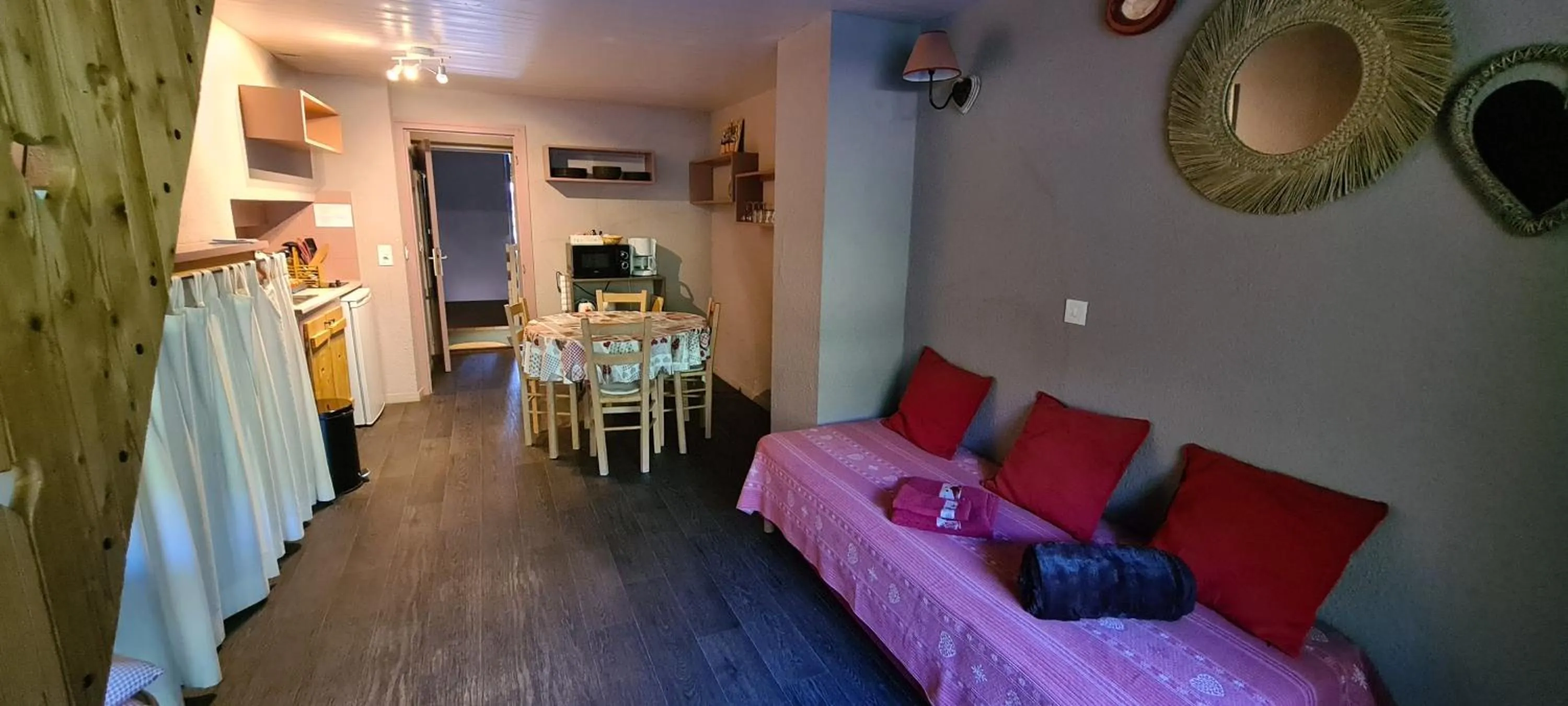 Kitchen or kitchenette in Hôtel et Appart'Hôtel Restaurant L'Adray