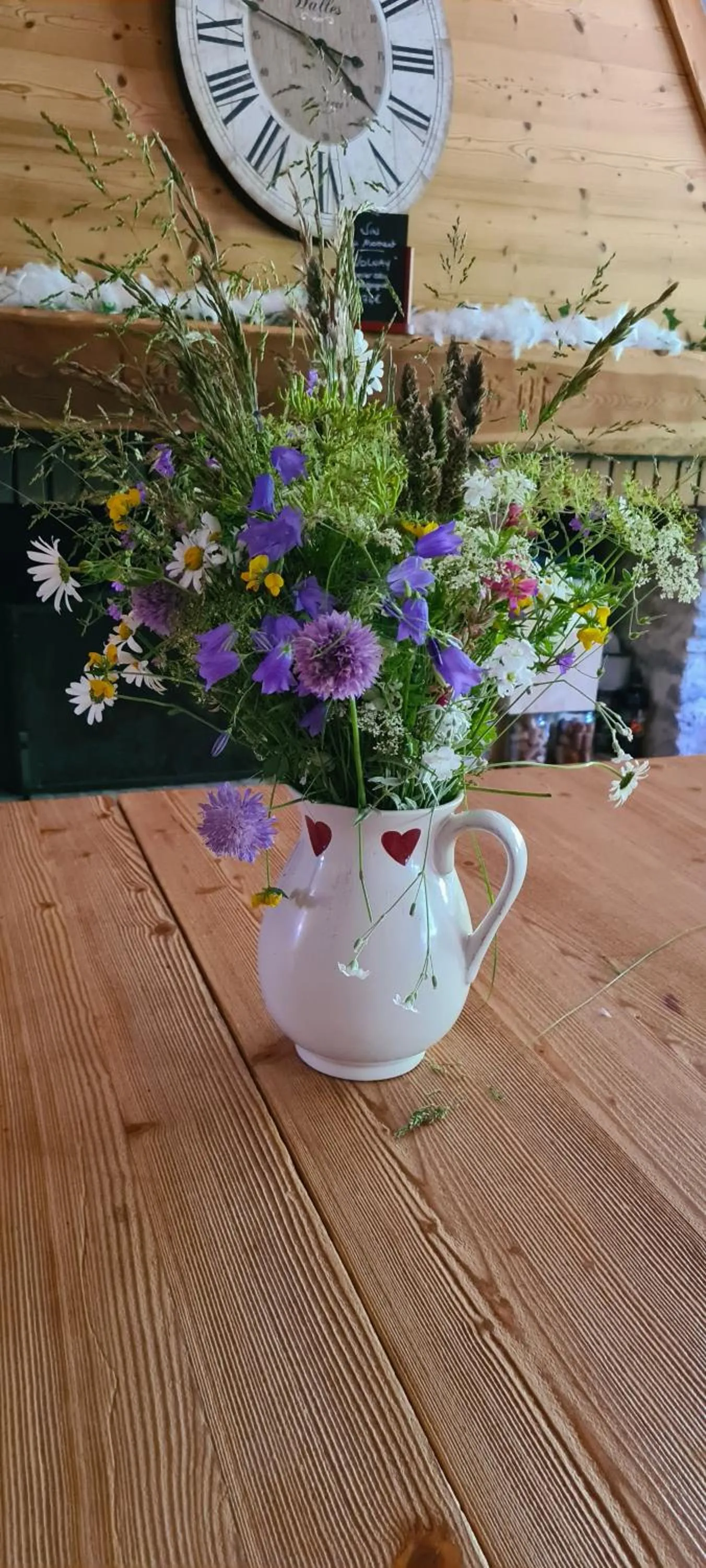 Decorative detail in Hôtel et Appart'Hôtel Restaurant L'Adray