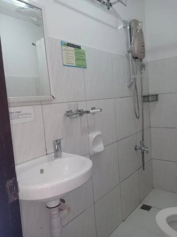 Bathroom in Chelle's Apartelle-Inn