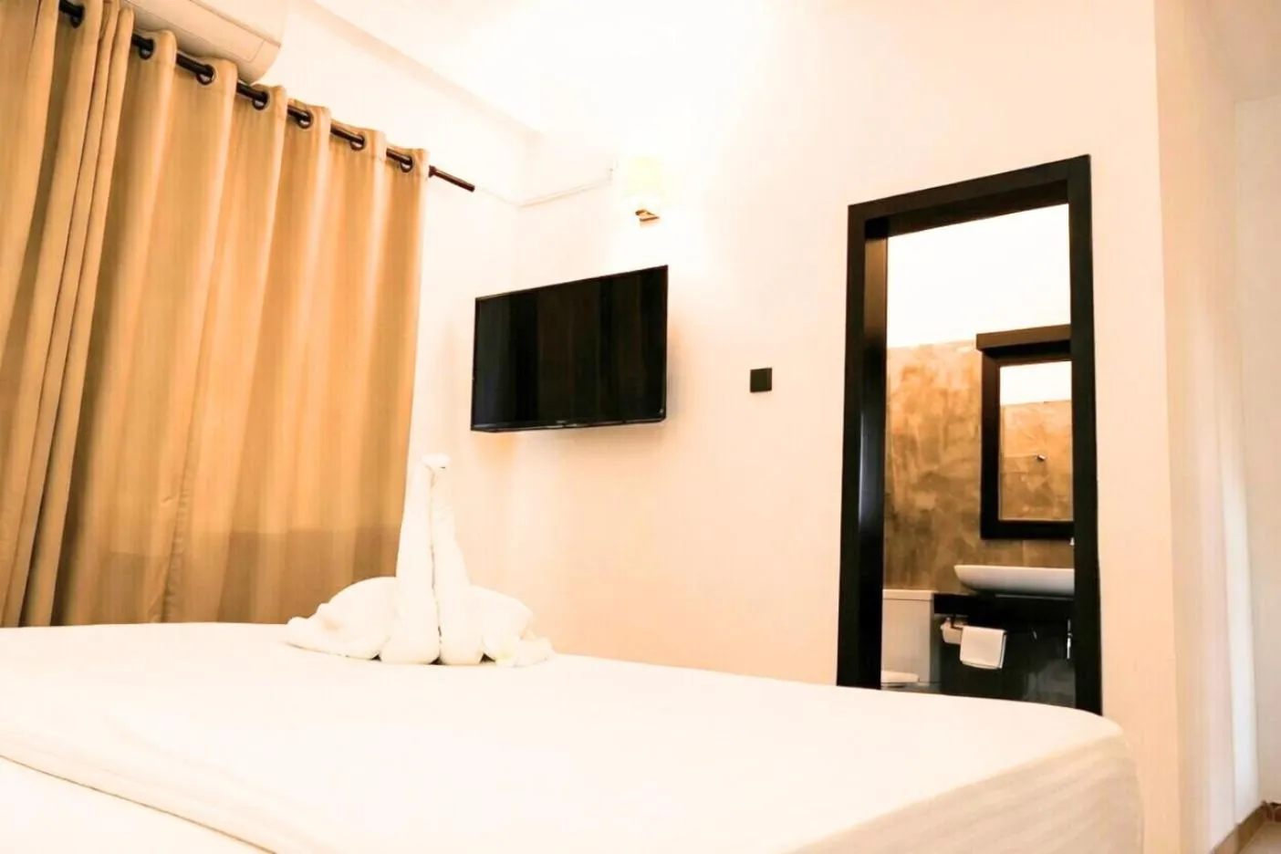 Bedroom, Bed in The Ivy Lake