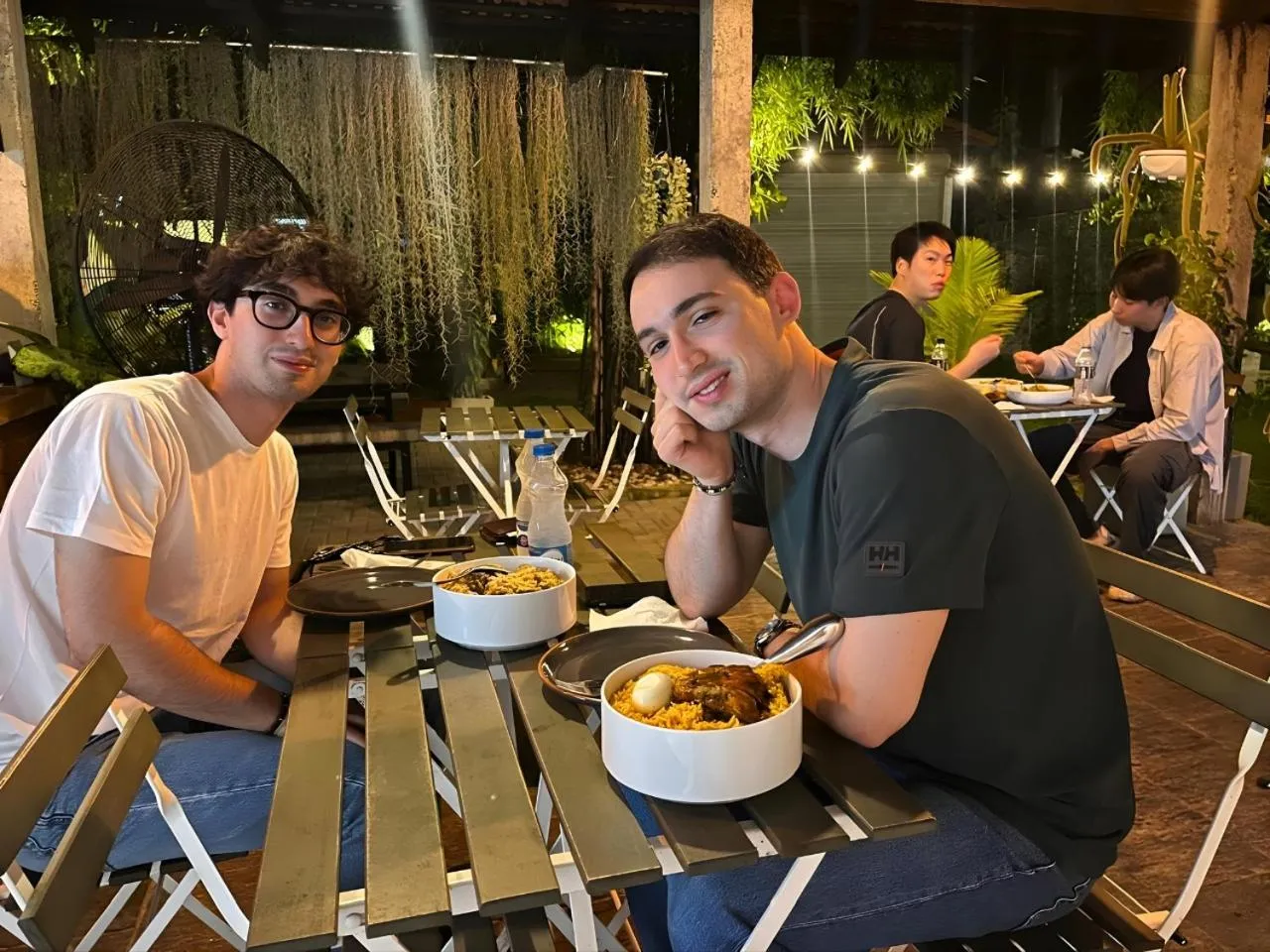 Restaurant/places to eat in The Ivy Lake