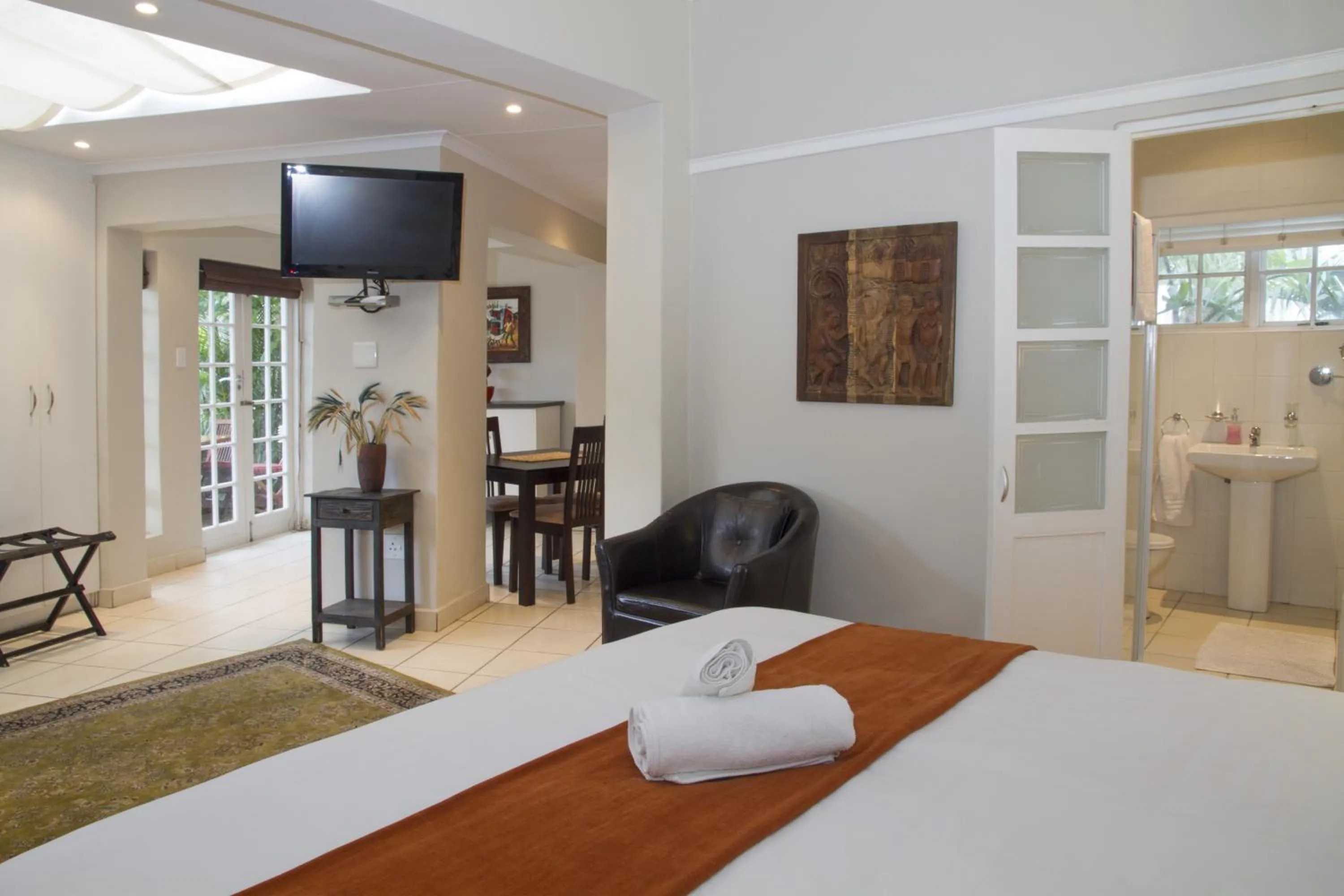 Decorative detail, Bed in Conifer Beach House